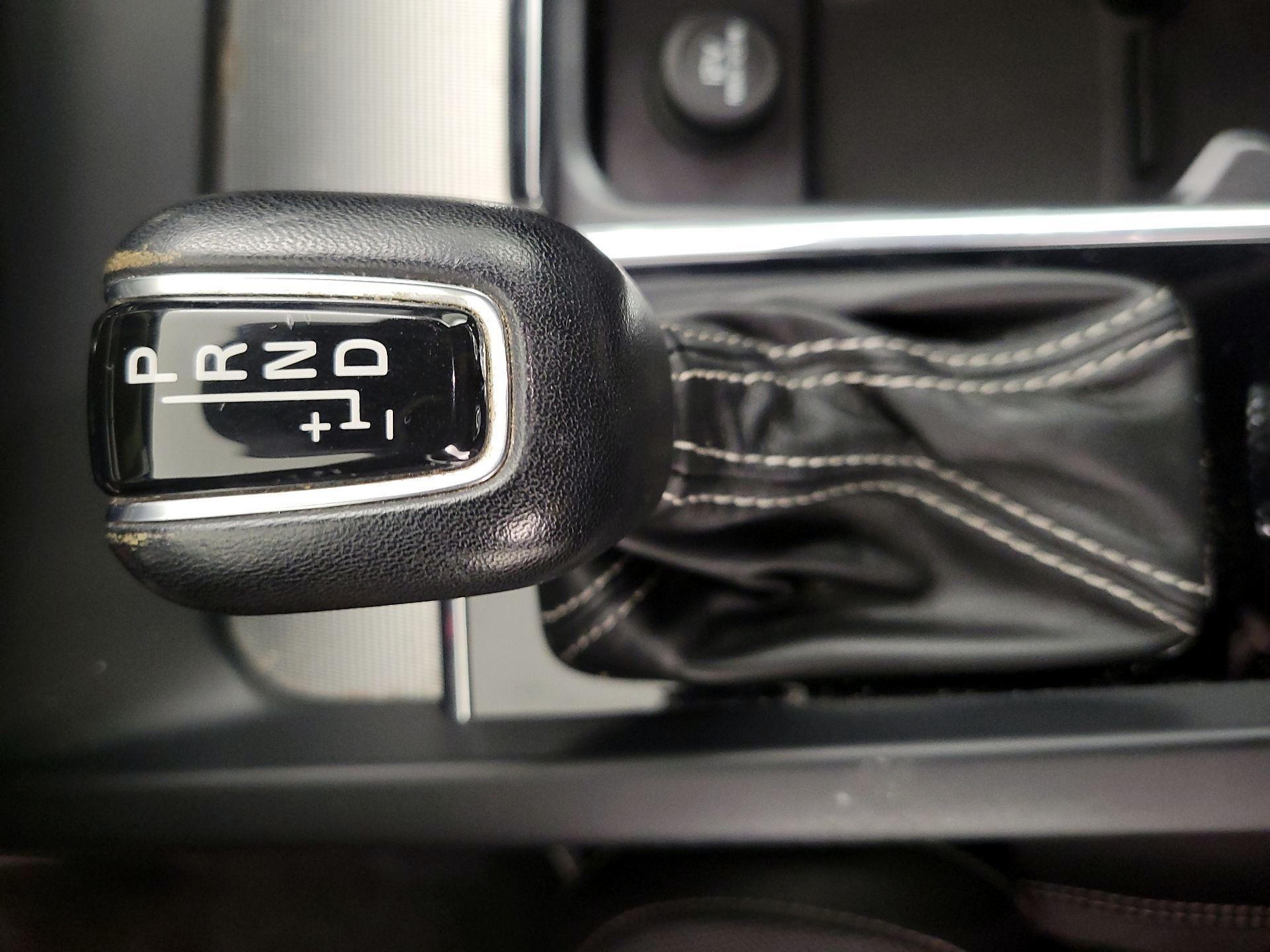 Thumbnail: 2019 Volvo S60 - 16