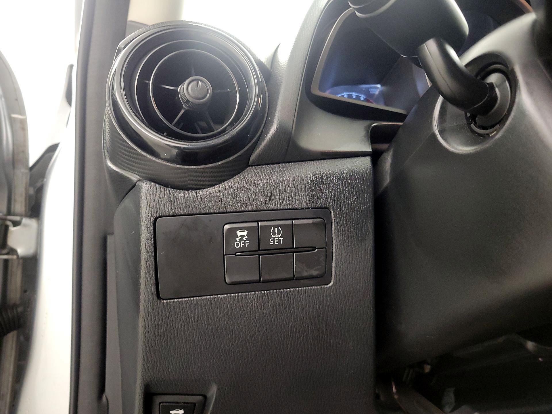 Thumbnail: 2019 Toyota Yaris - 11