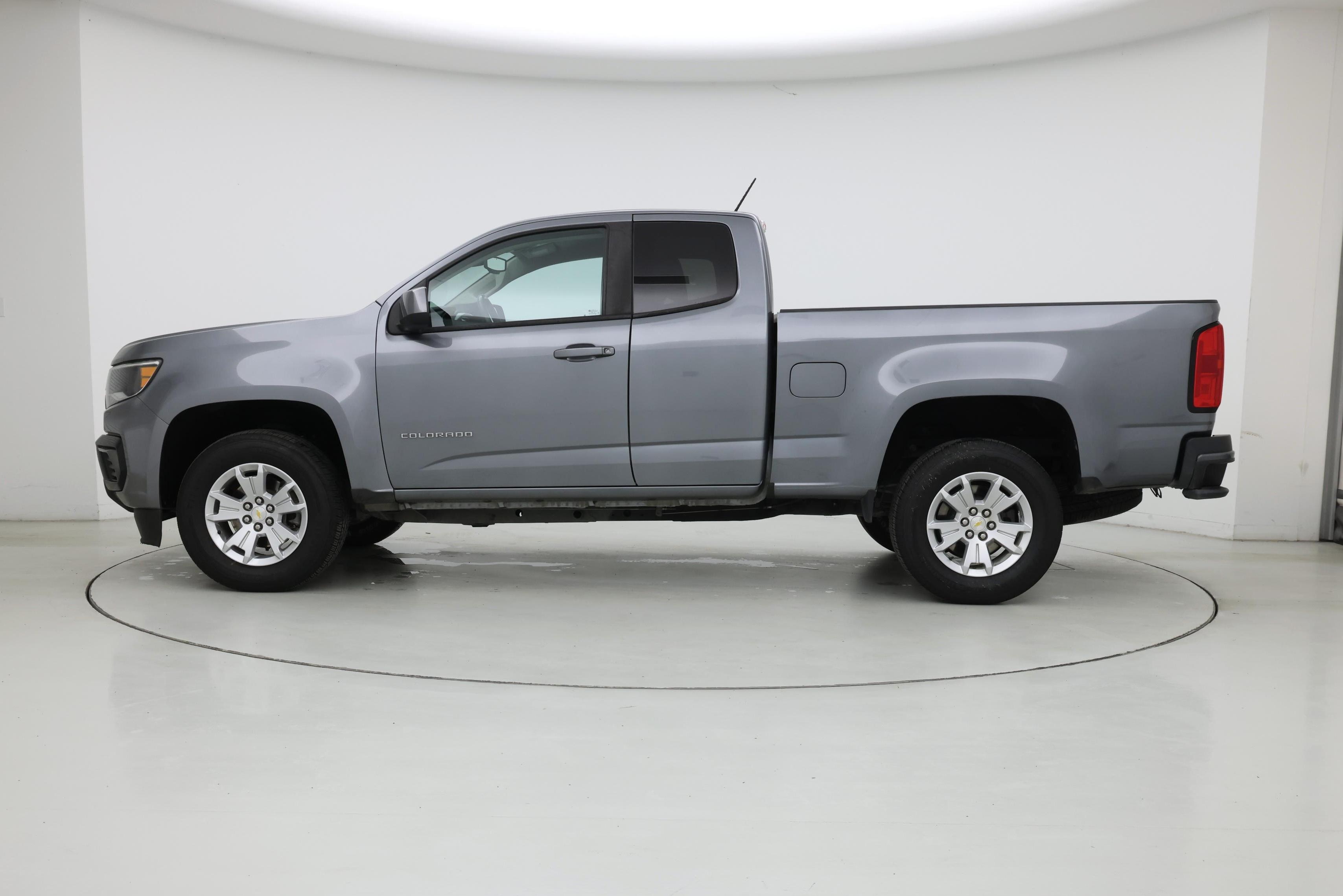 Thumbnail: 2022 Chevrolet Colorado - 3