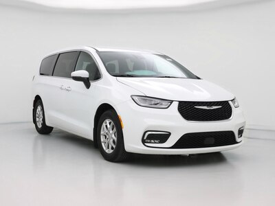 White 2023 Chrysler Pacifica Touring