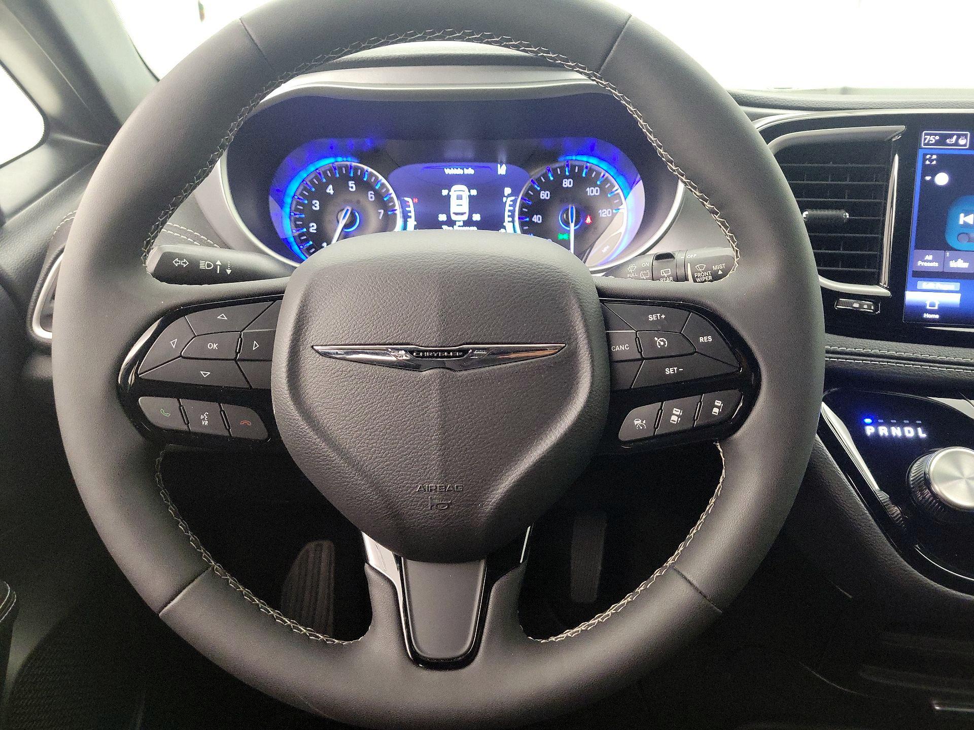 Thumbnail: 2023 Chrysler Pacifica - 10