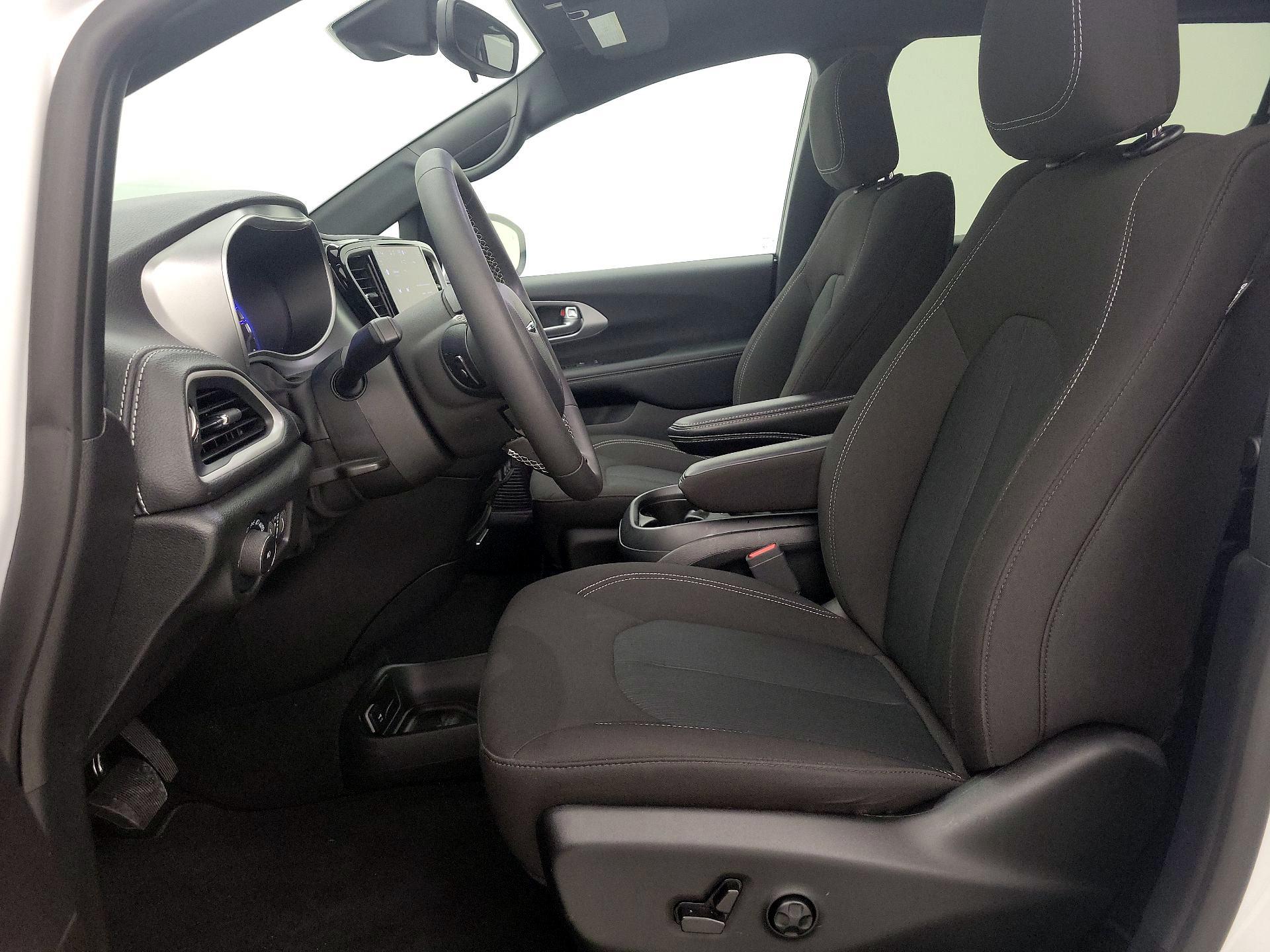 Thumbnail: 2023 Chrysler Pacifica - 11