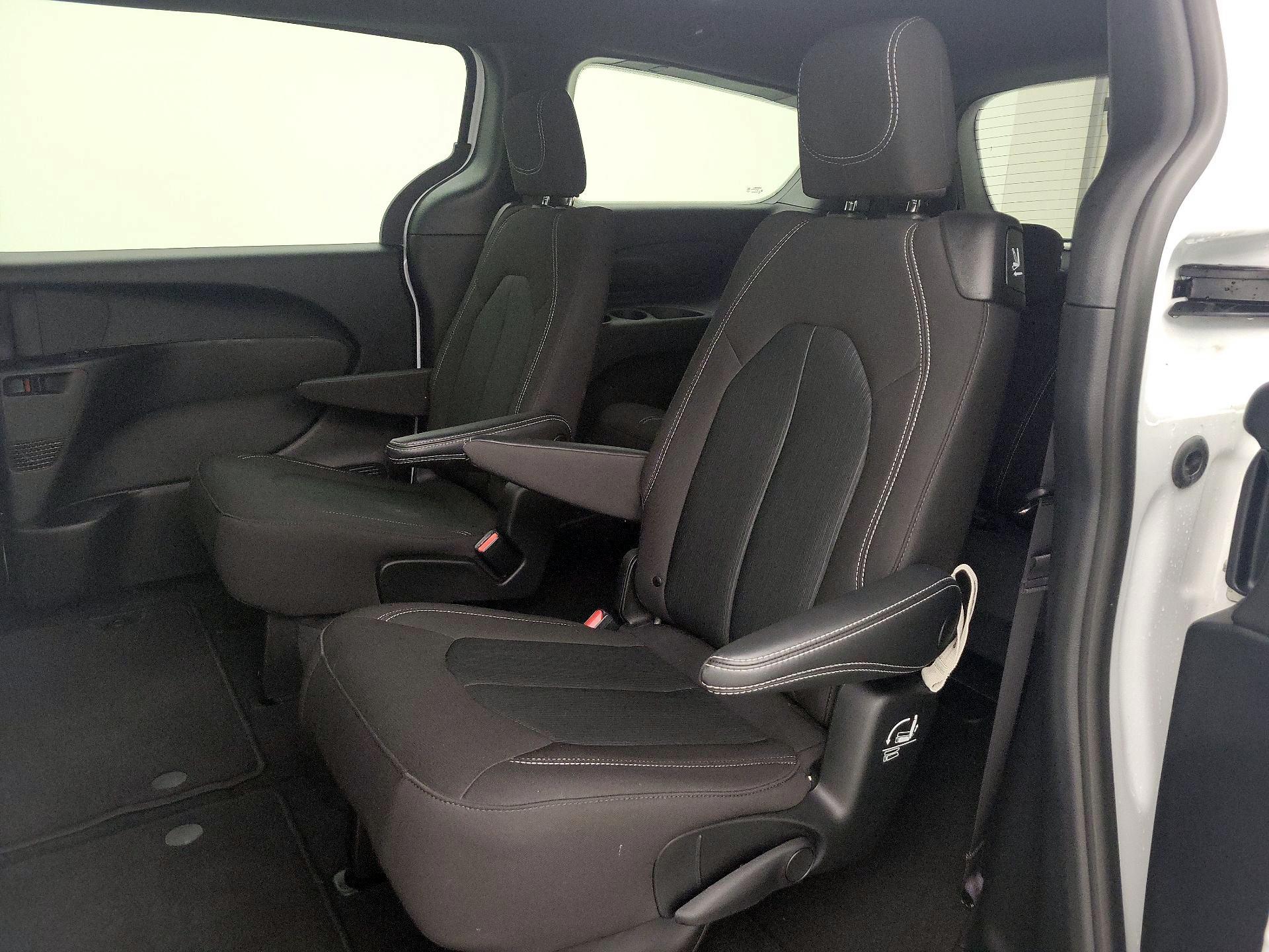Thumbnail: 2023 Chrysler Pacifica - 19