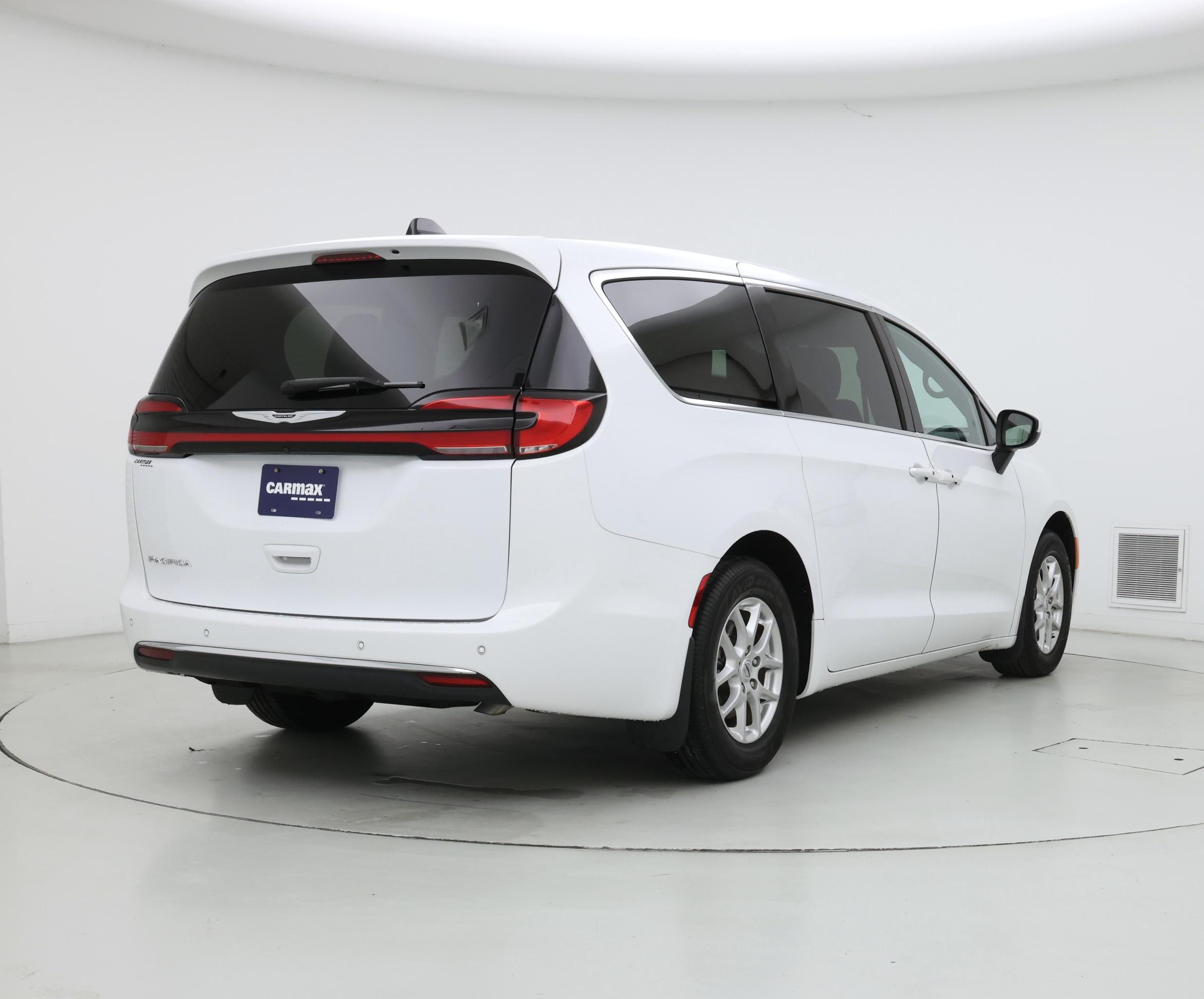 Thumbnail: 2023 Chrysler Pacifica - 8