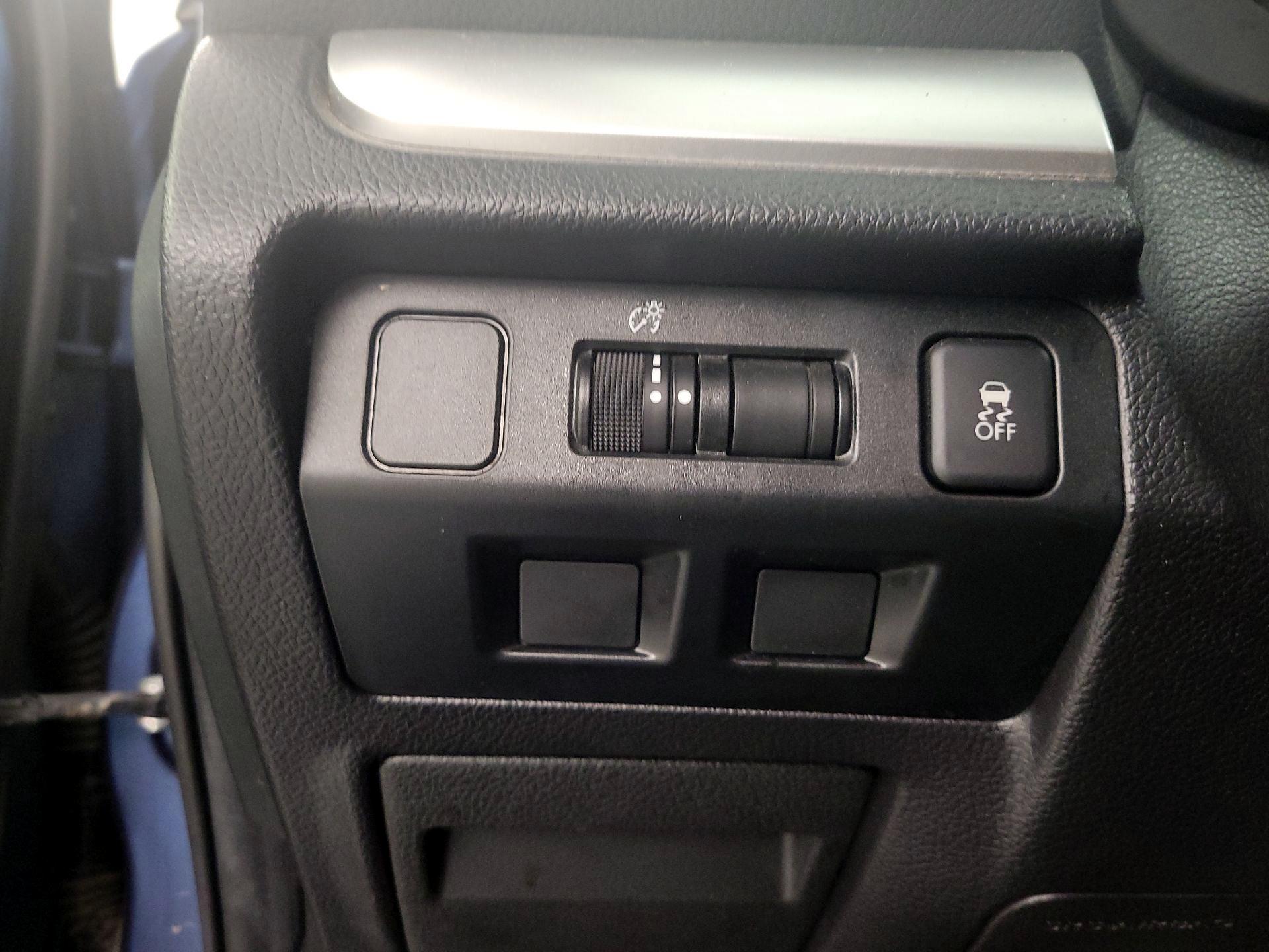 Thumbnail: 2017 Subaru Crosstrek - 11