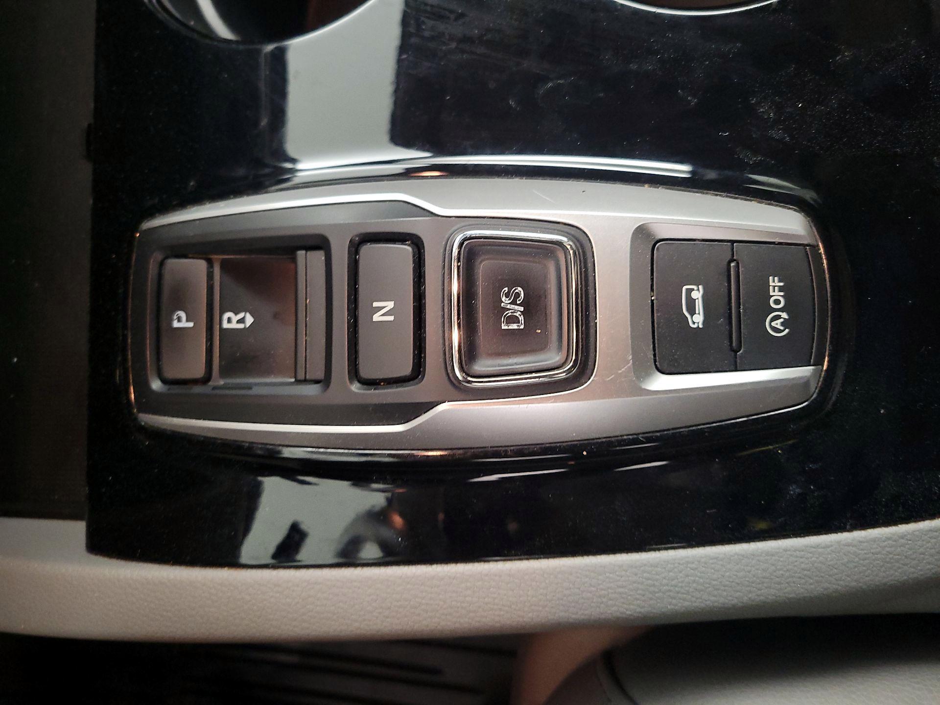 Thumbnail: 2017 Honda Pilot - 16