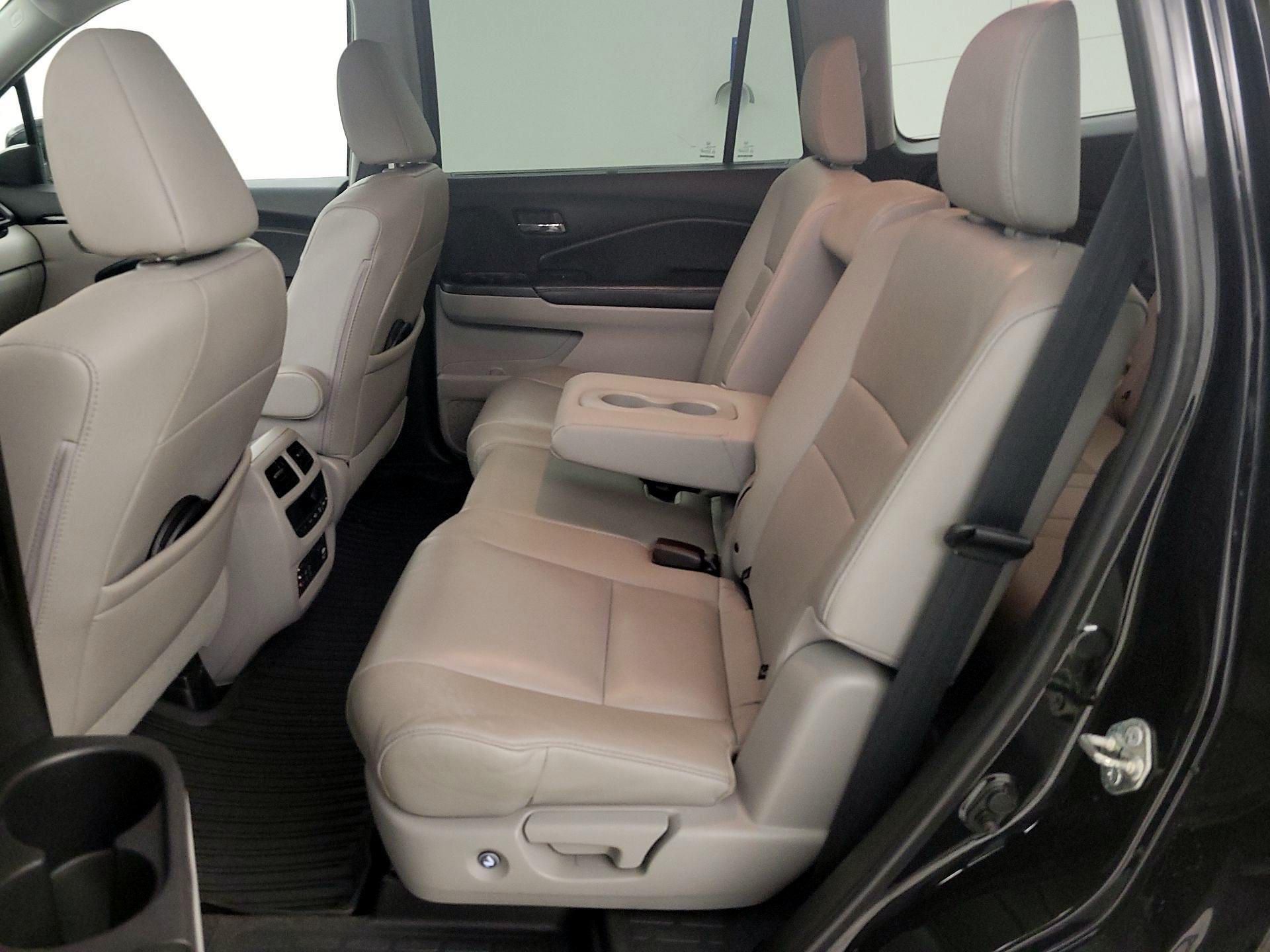 Thumbnail: 2017 Honda Pilot - 19