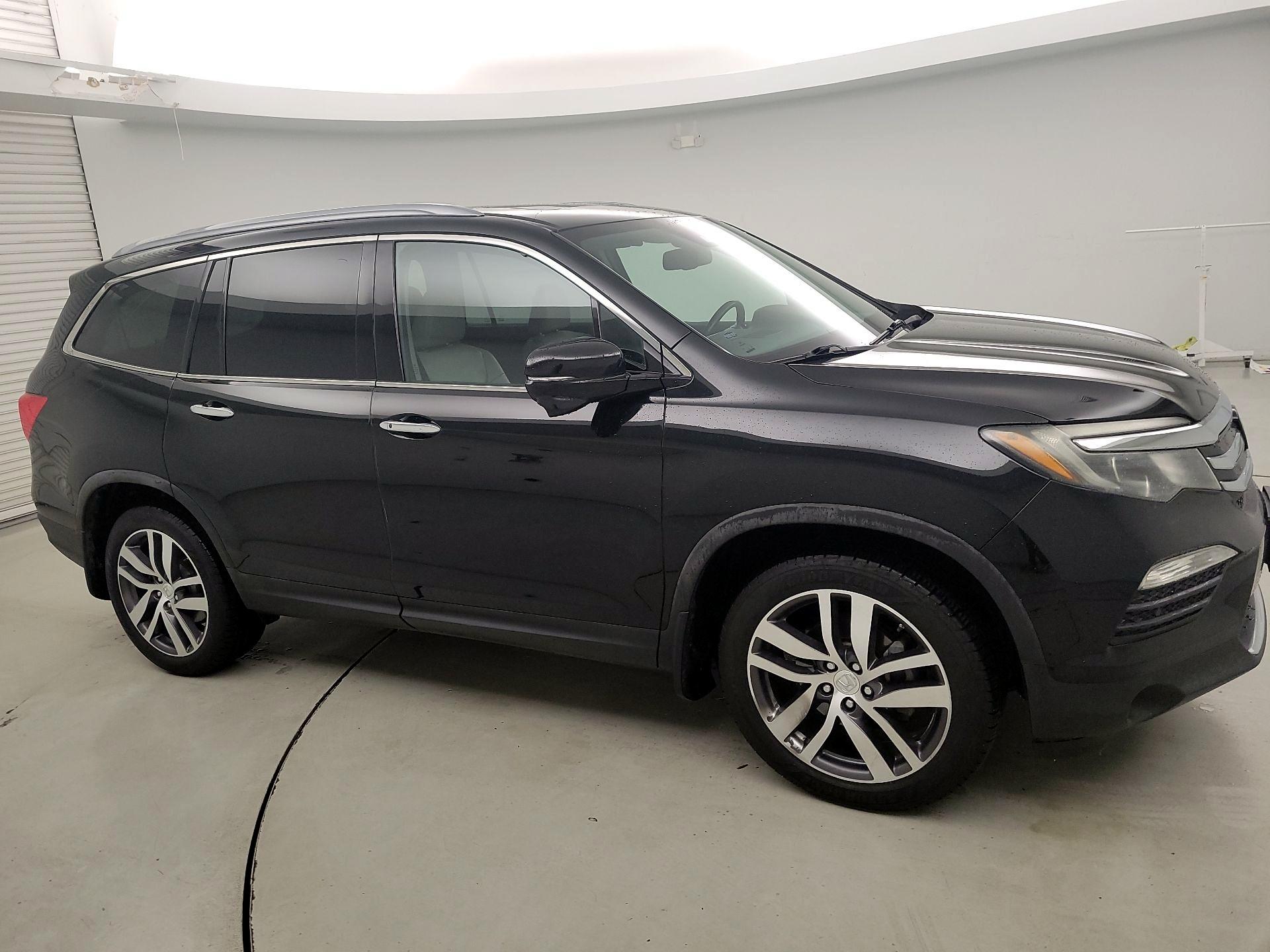 Thumbnail: 2017 Honda Pilot - 4