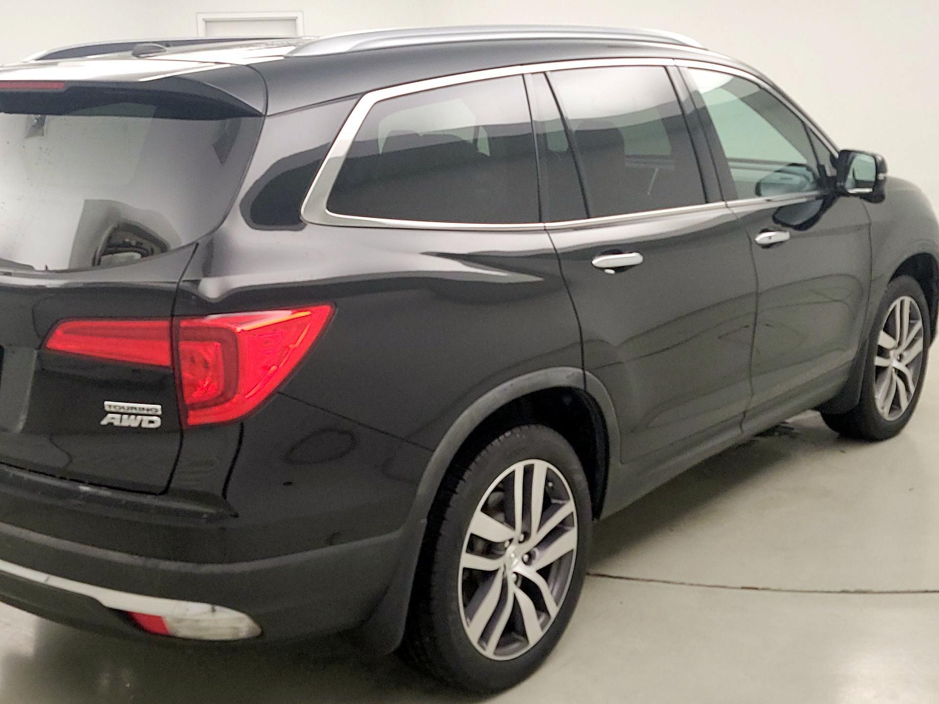 Thumbnail: 2017 Honda Pilot - 5