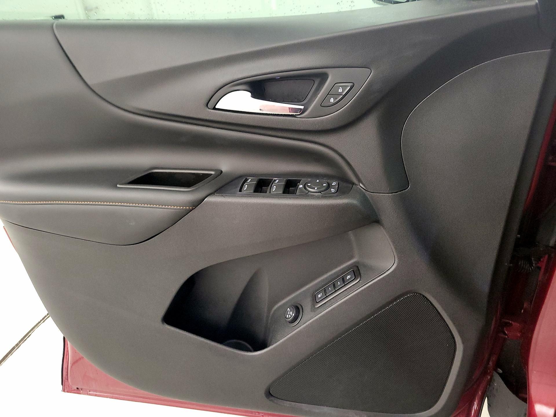 Thumbnail: 2020 Chevrolet Equinox - 10