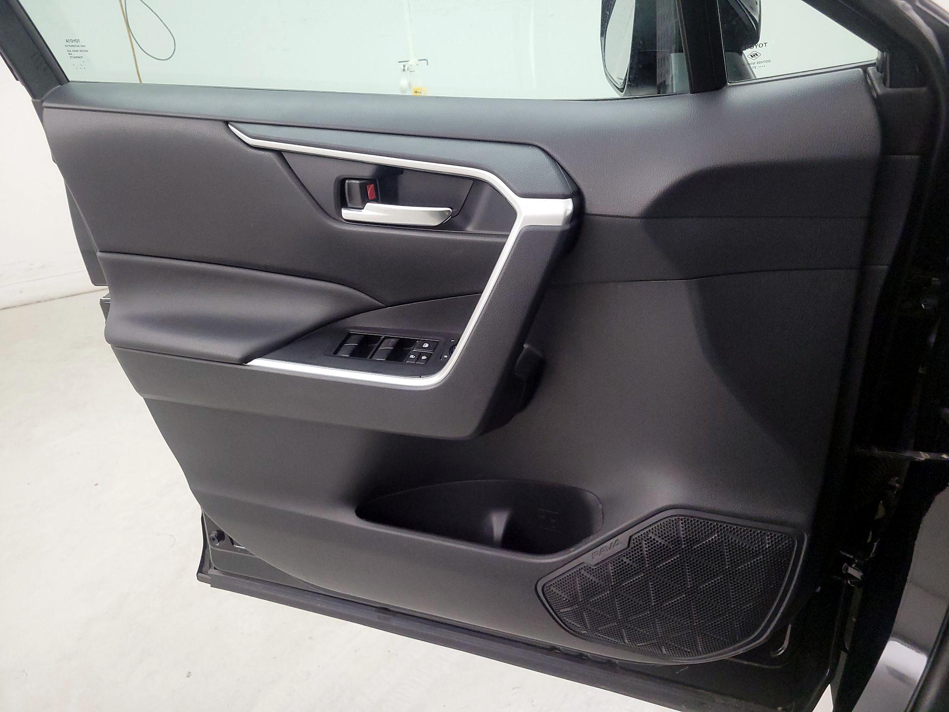 Thumbnail: 2021 Toyota RAV4 - 10