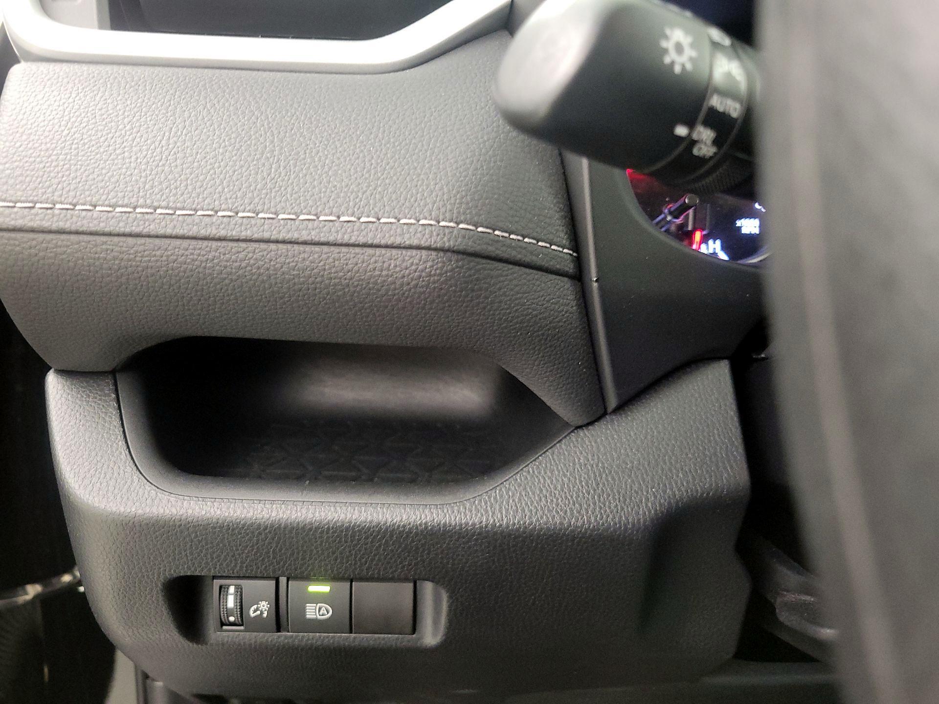 Thumbnail: 2021 Toyota RAV4 - 11
