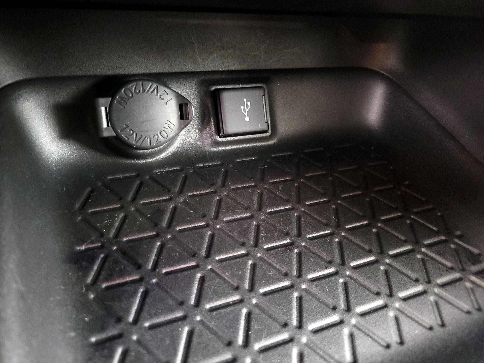 Thumbnail: 2021 Toyota RAV4 - 16