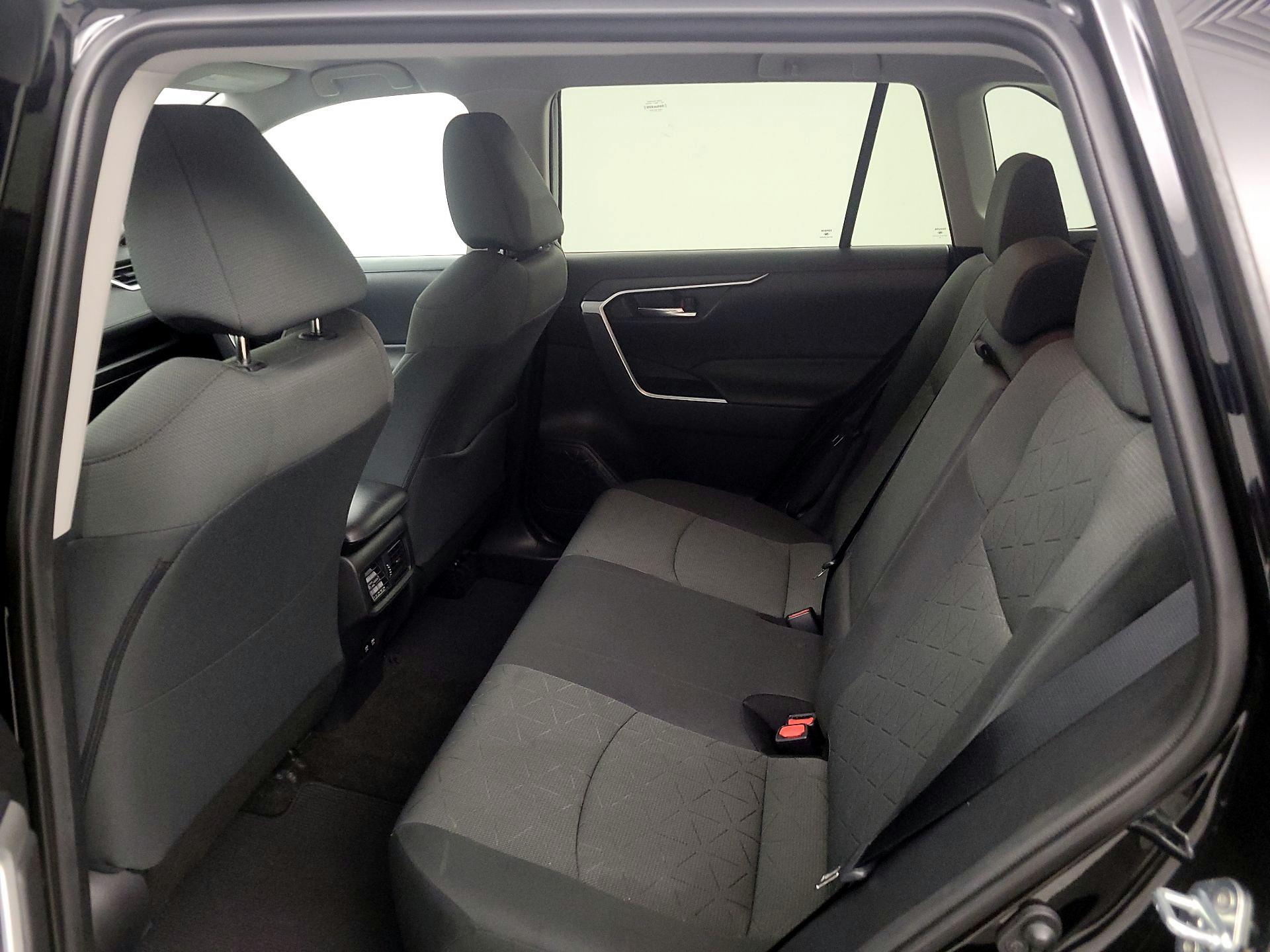 Thumbnail: 2021 Toyota RAV4 - 17