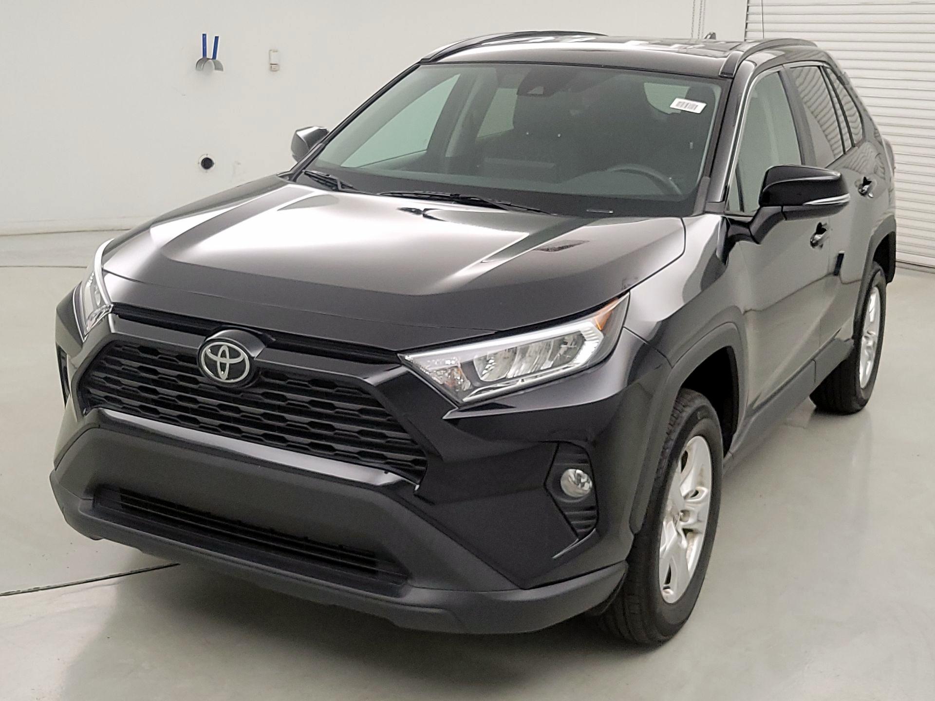 Thumbnail: 2021 Toyota RAV4 - 3