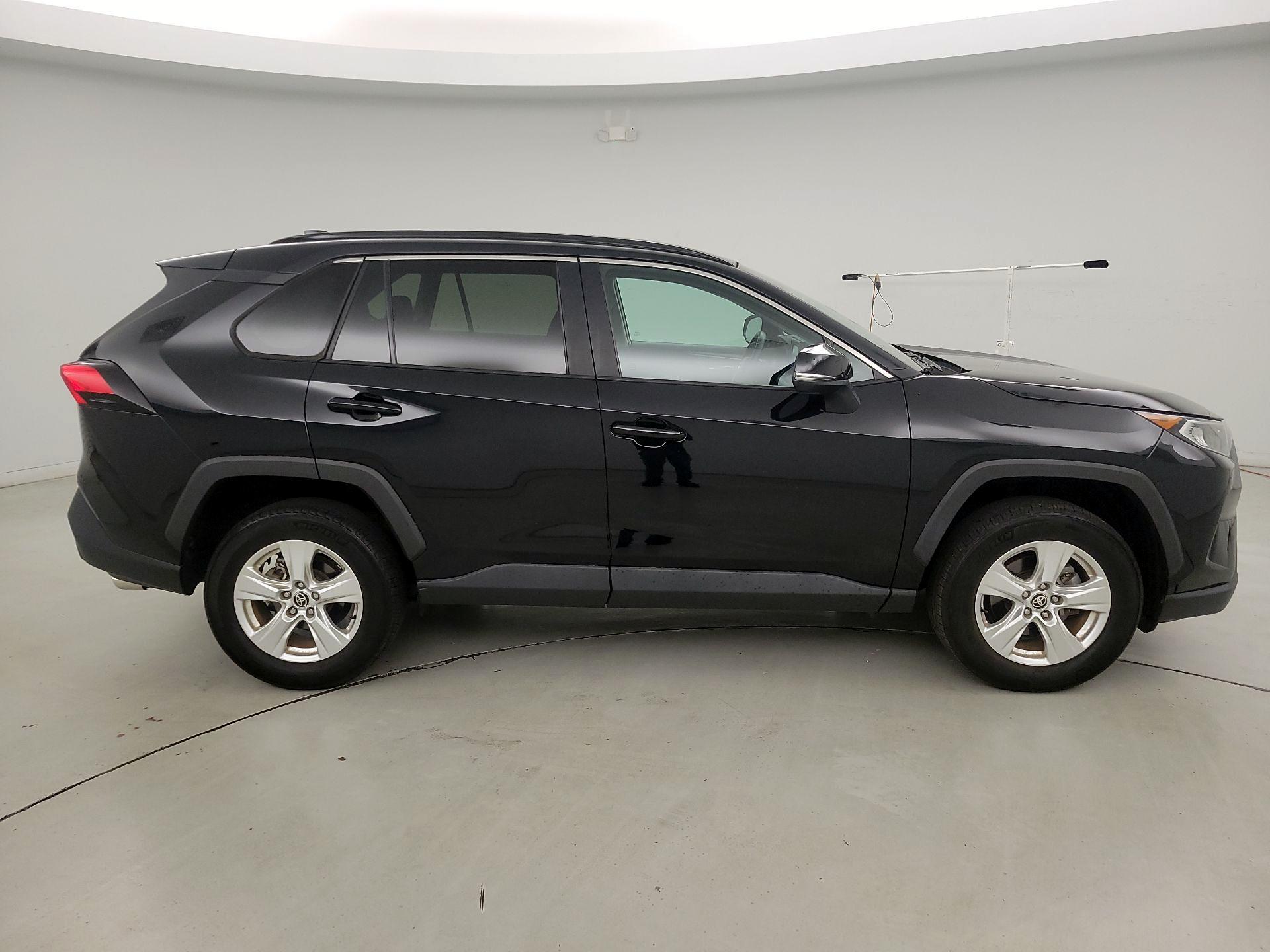 Thumbnail: 2021 Toyota RAV4 - 4