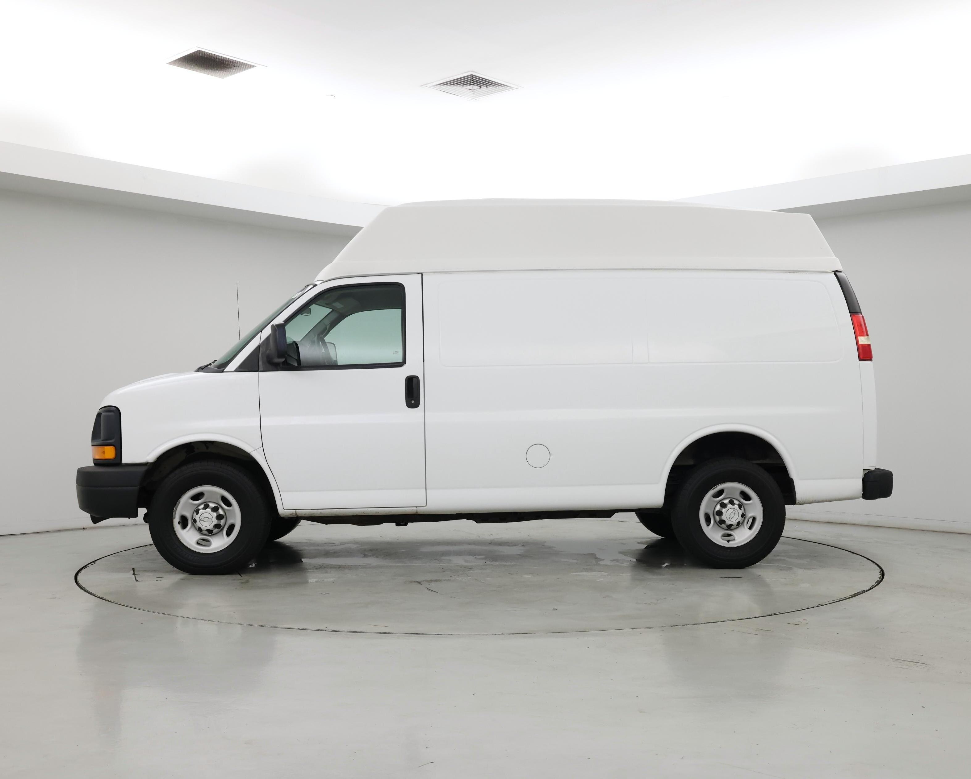Thumbnail: 2015 Chevrolet Express - 3
