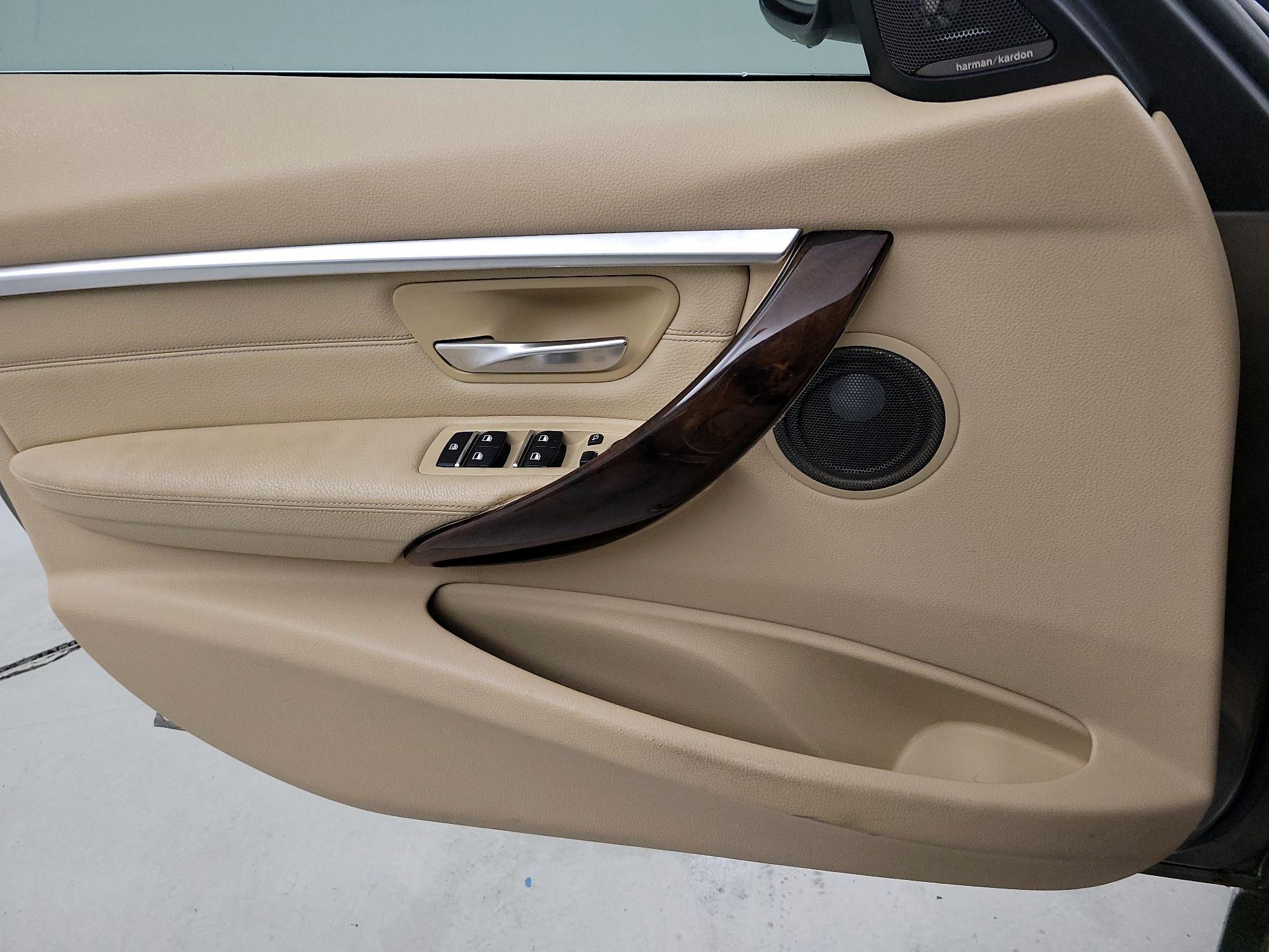 Thumbnail: 2016 BMW 3 Series - 10