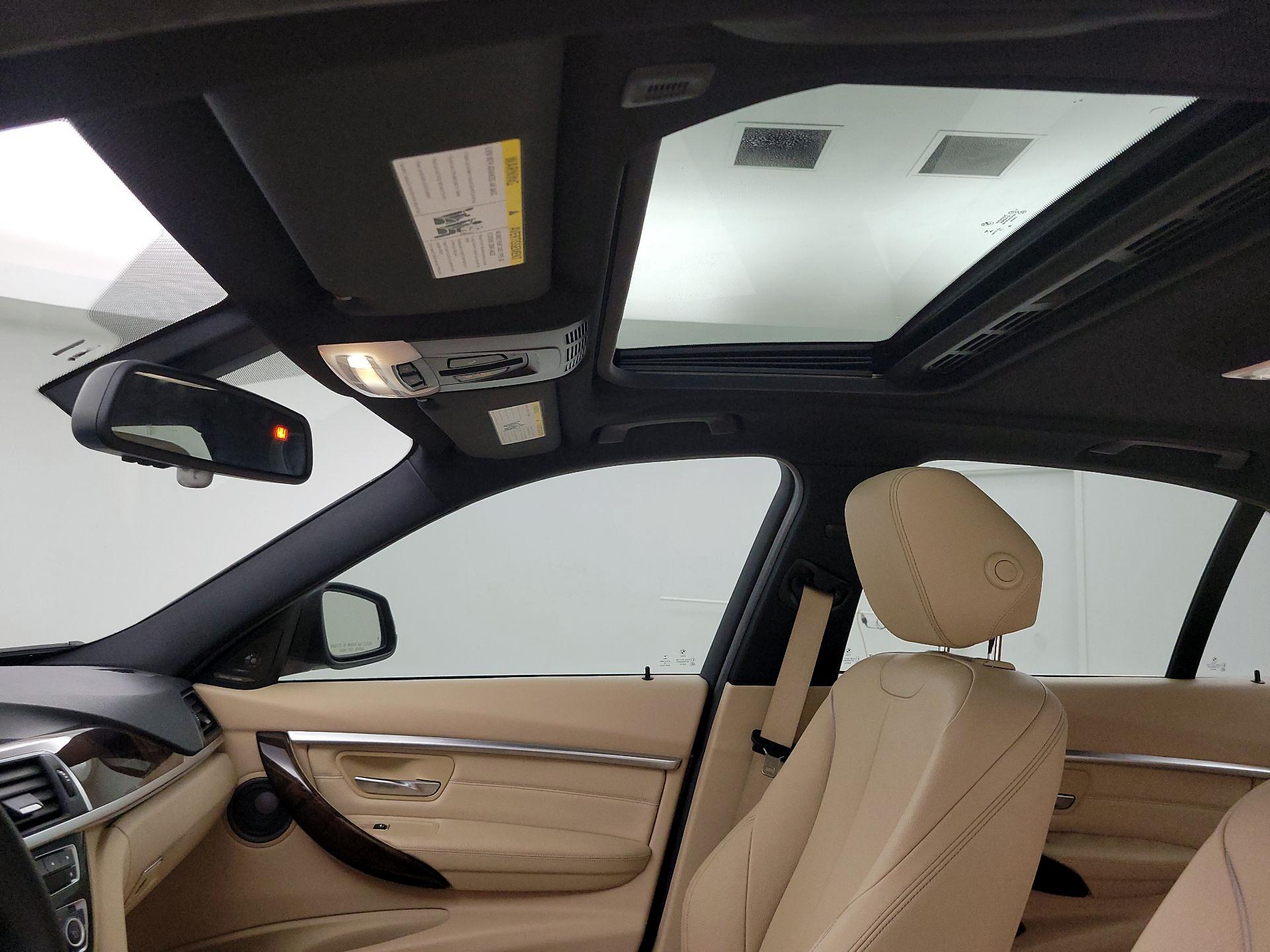 Thumbnail: 2016 BMW 3 Series - 18
