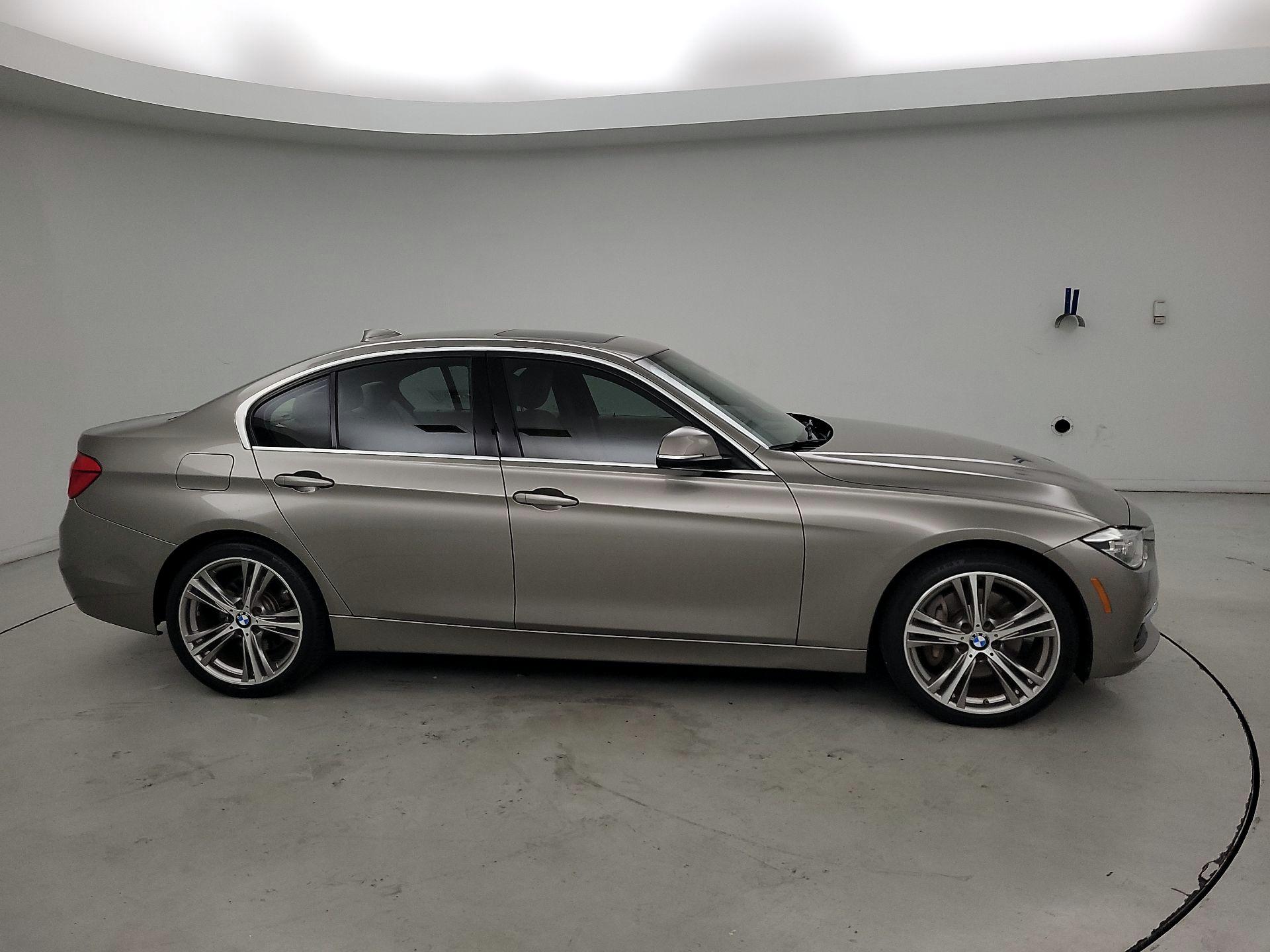 Thumbnail: 2016 BMW 3 Series - 4