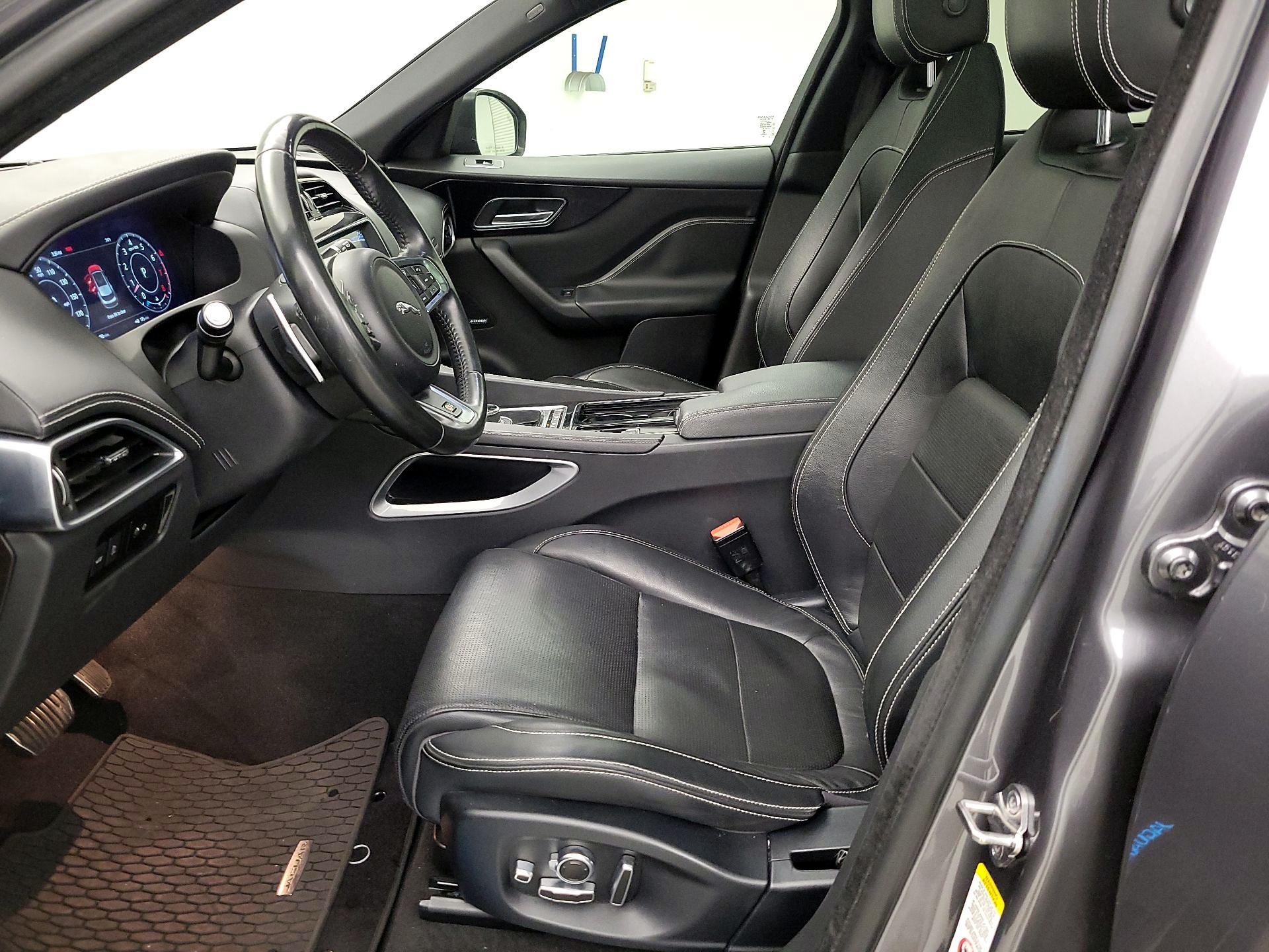 Thumbnail: 2019 Jaguar F-Pace - 9