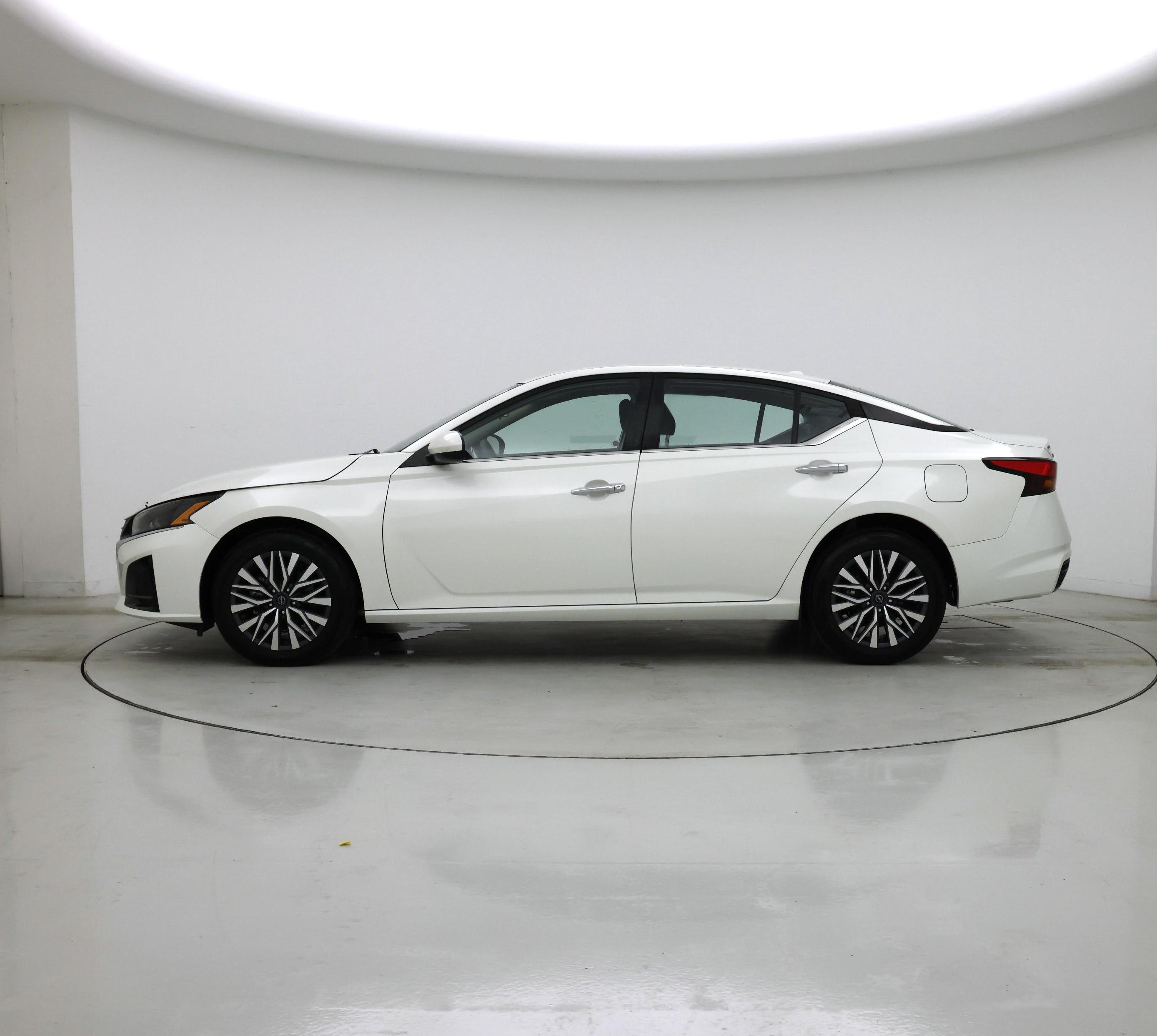 Thumbnail: 2023 Nissan Altima - 3