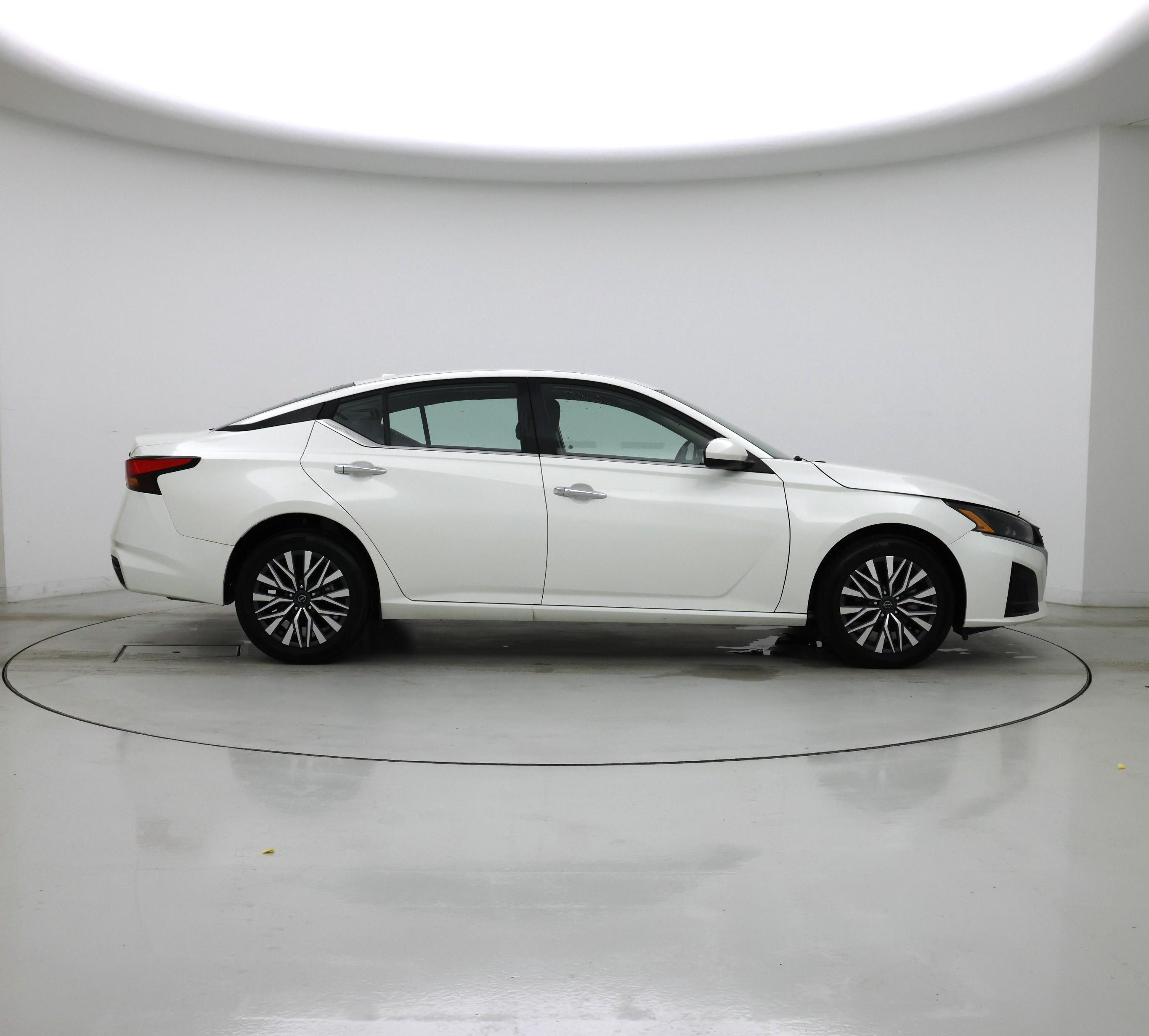 Thumbnail: 2023 Nissan Altima - 7