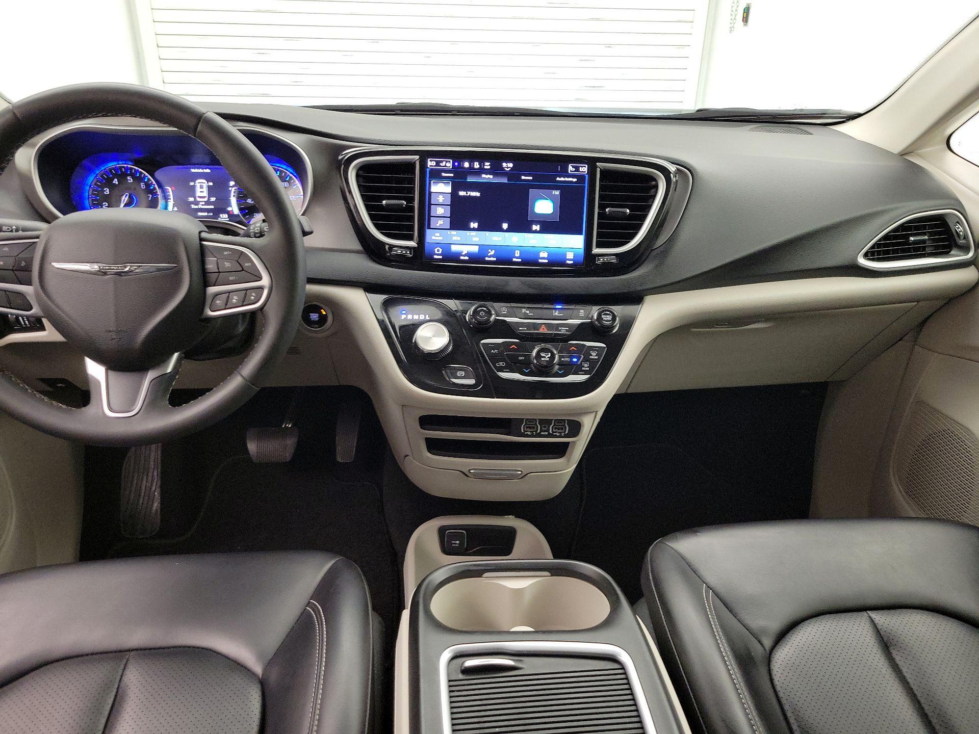 Thumbnail: 2023 Chrysler Pacifica - 9