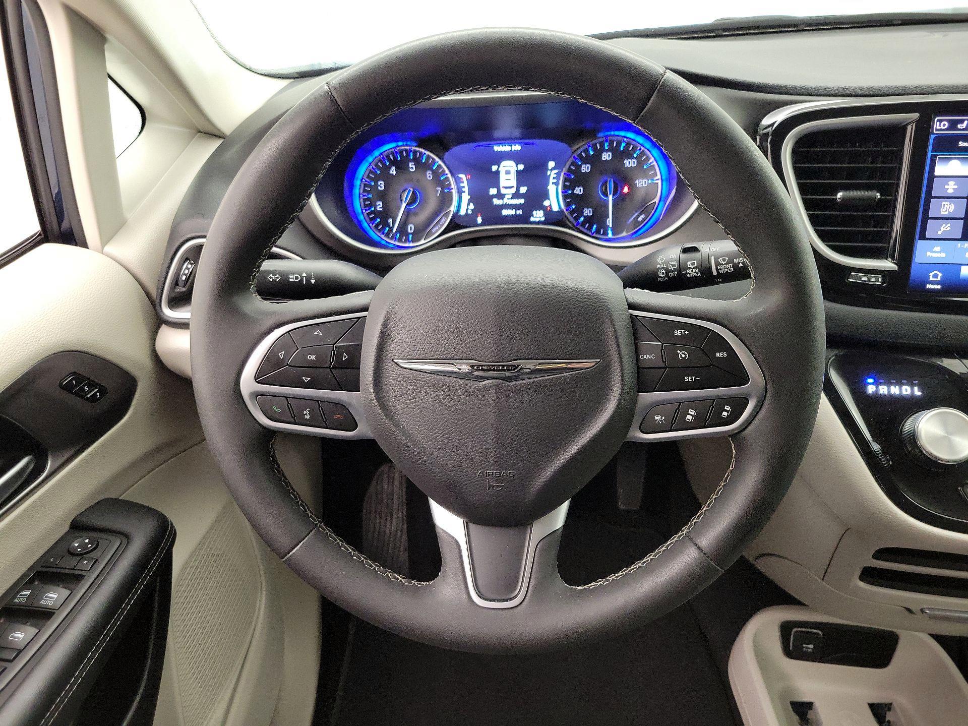 Thumbnail: 2023 Chrysler Pacifica - 10