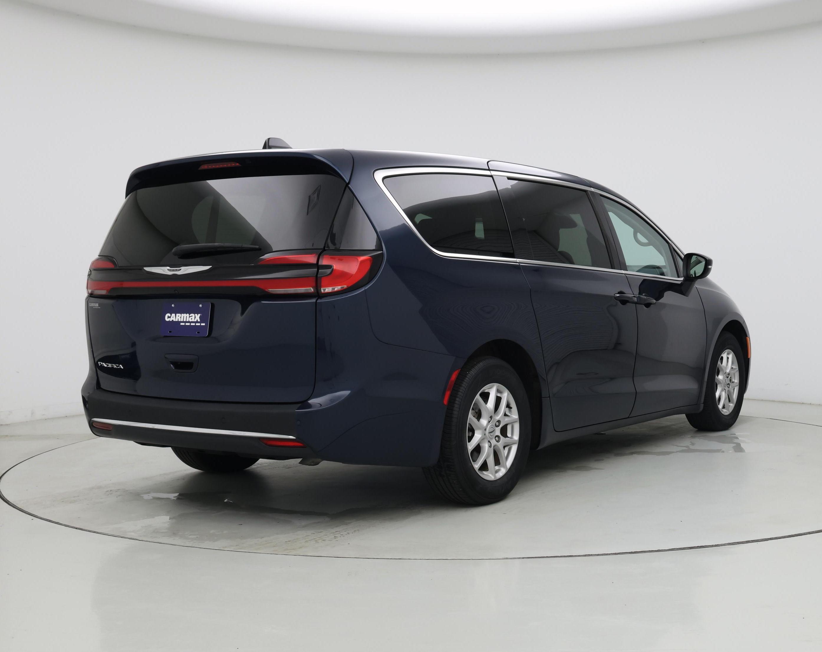 Thumbnail: 2023 Chrysler Pacifica - 8