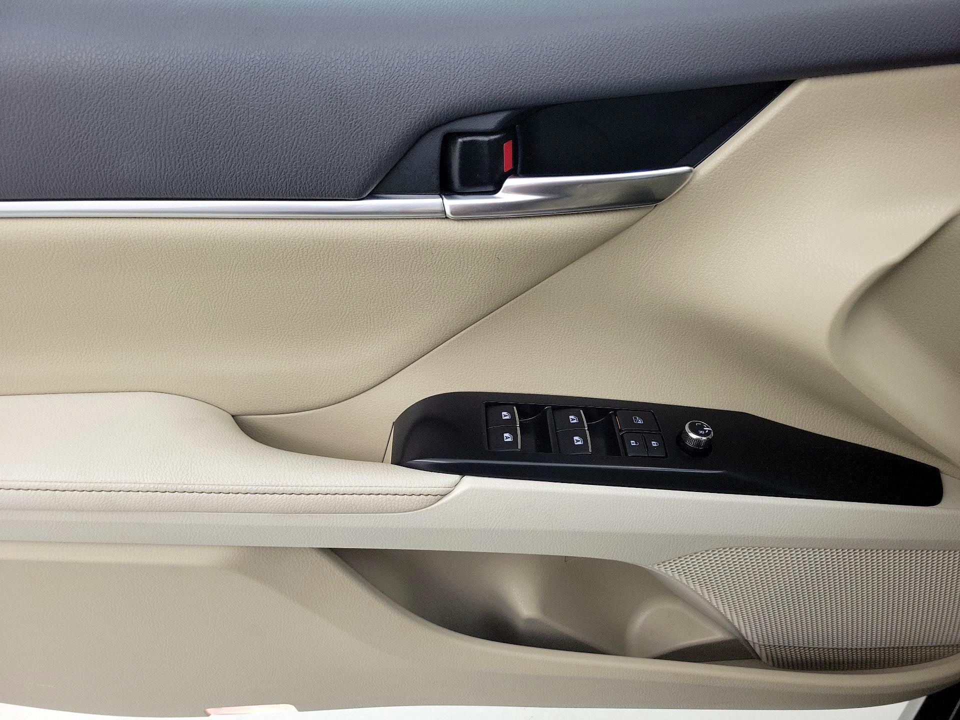 Thumbnail: 2020 Toyota Camry - 12