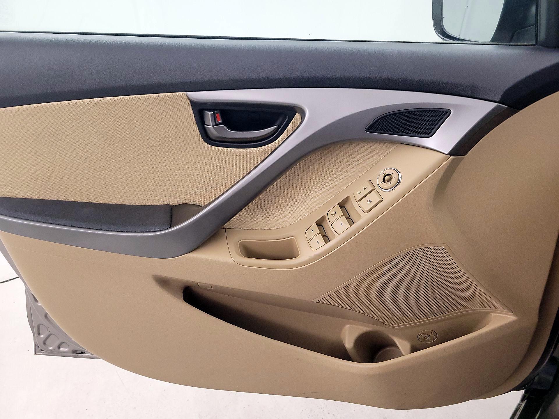 Thumbnail: 2013 Hyundai Elantra - 10