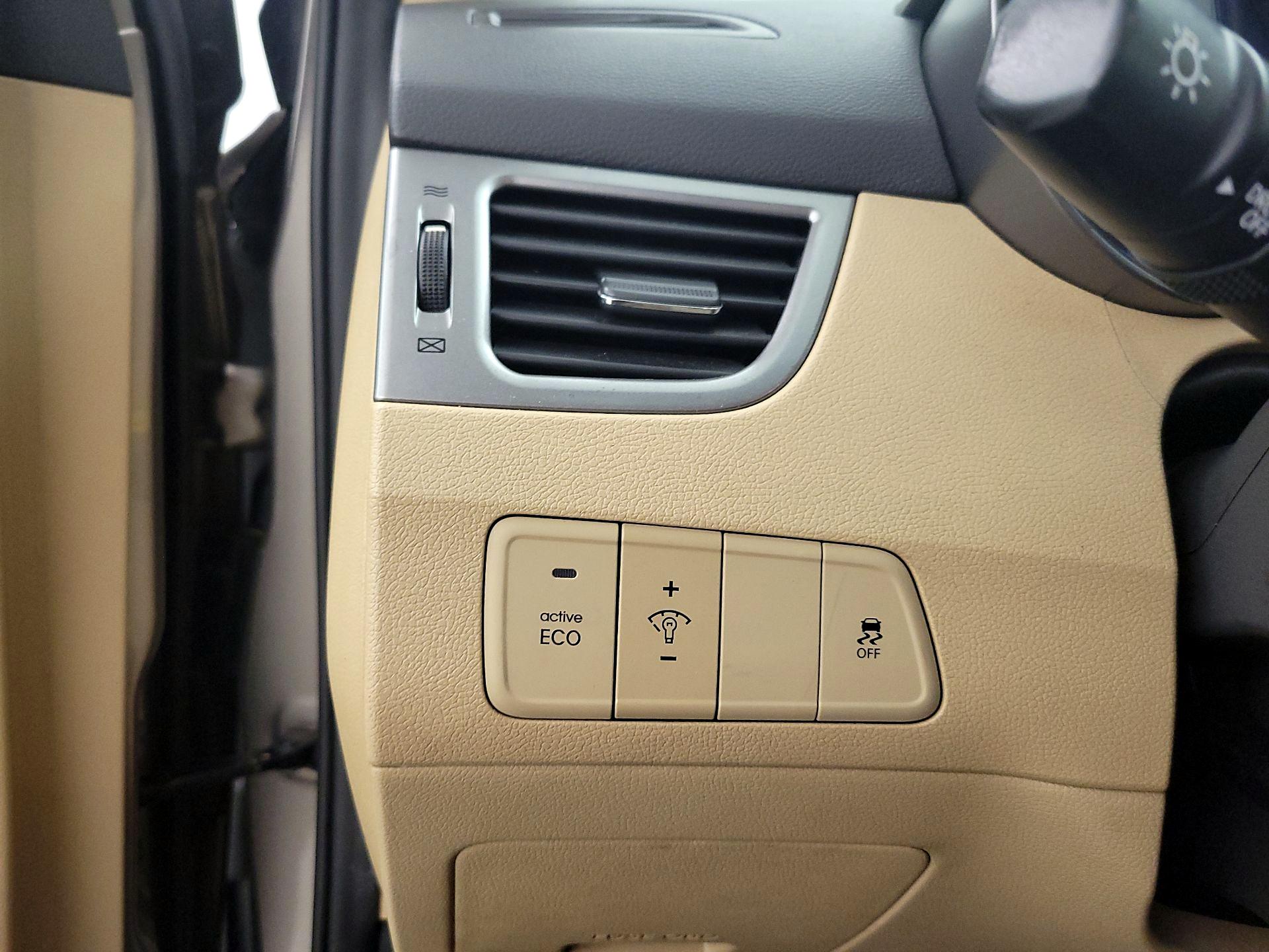 Thumbnail: 2013 Hyundai Elantra - 11