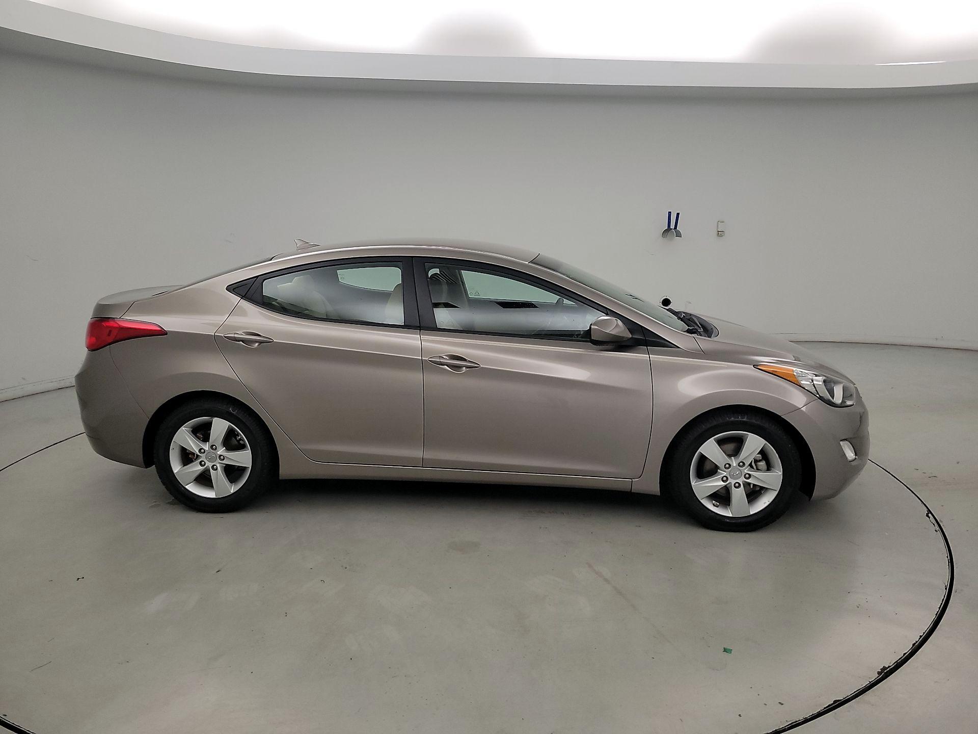 Thumbnail: 2013 Hyundai Elantra - 4