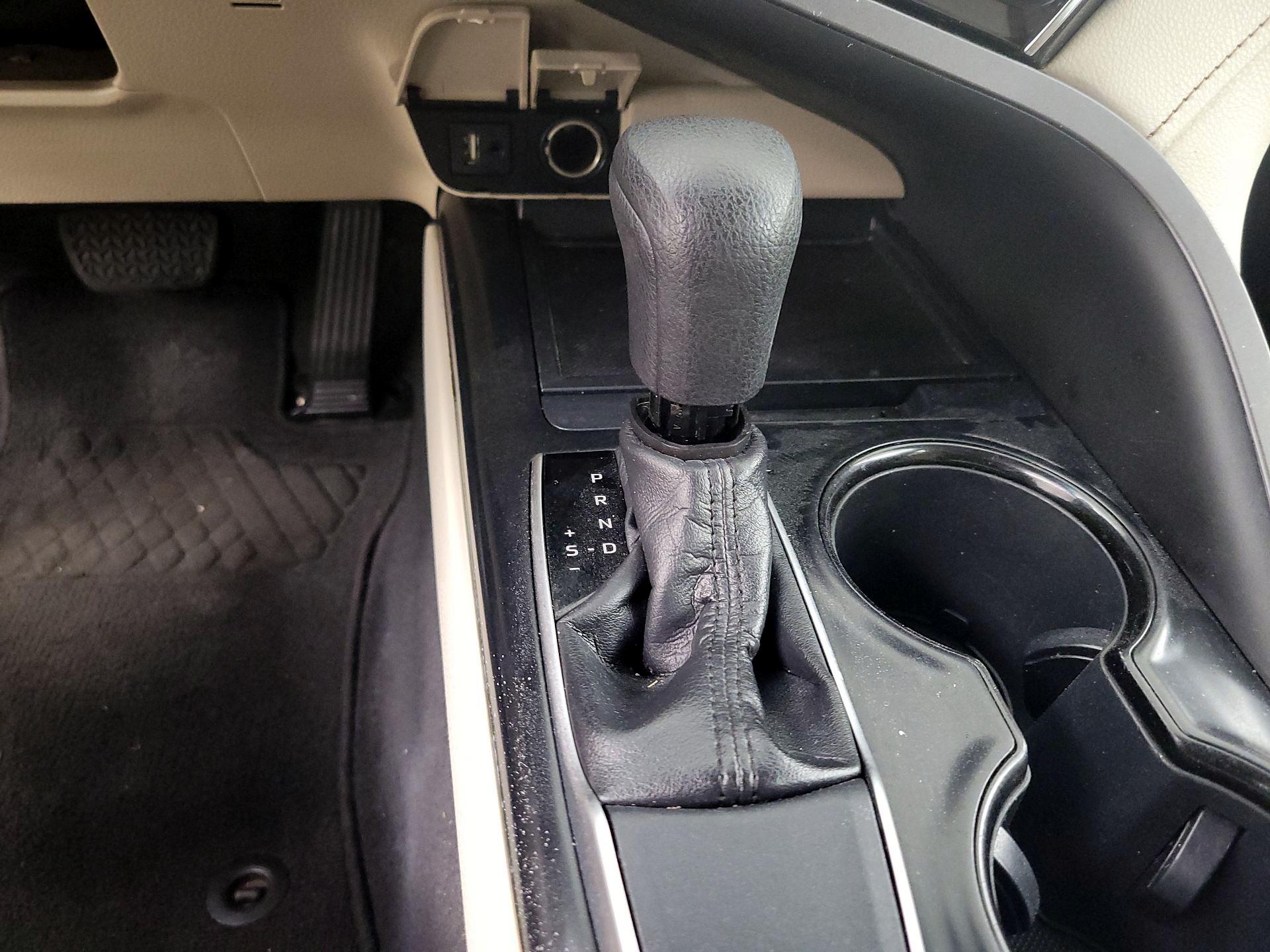 Thumbnail: 2018 Toyota Camry - 17