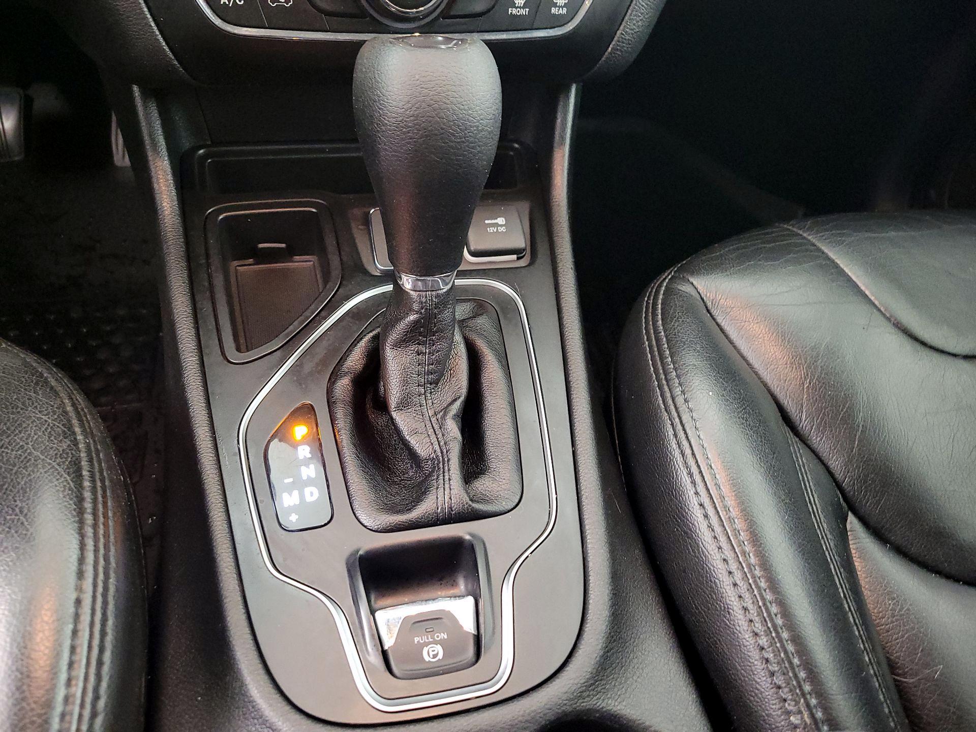 Thumbnail: 2019 Jeep Cherokee - 15