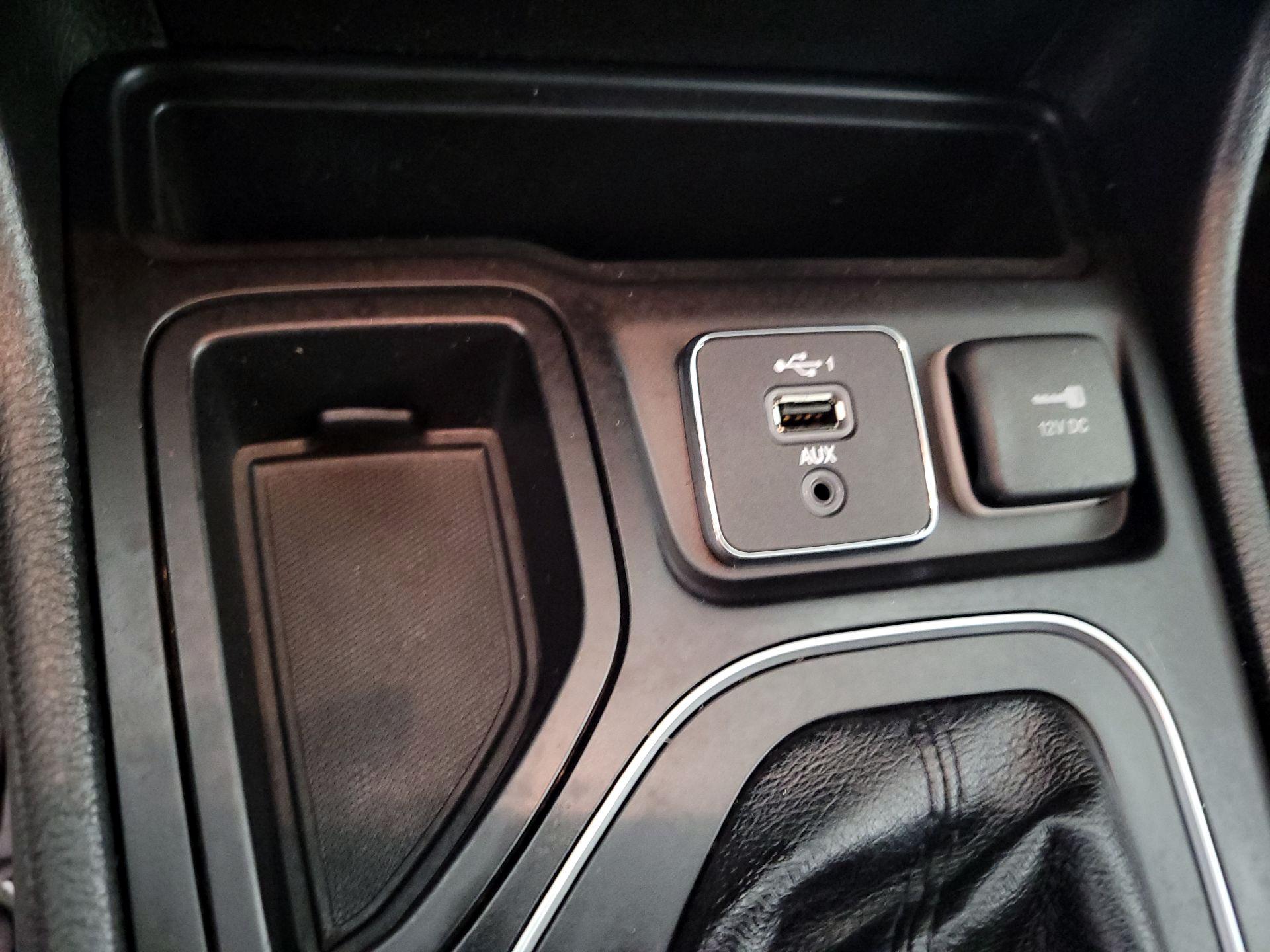 Thumbnail: 2019 Jeep Cherokee - 16