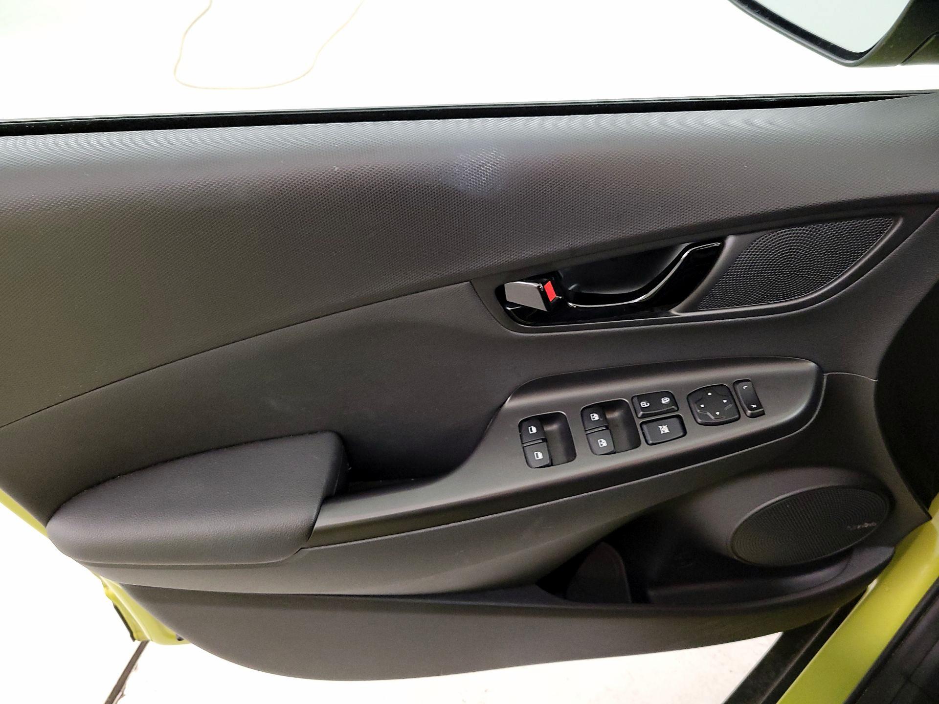 Thumbnail: 2020 Hyundai Kona - 10
