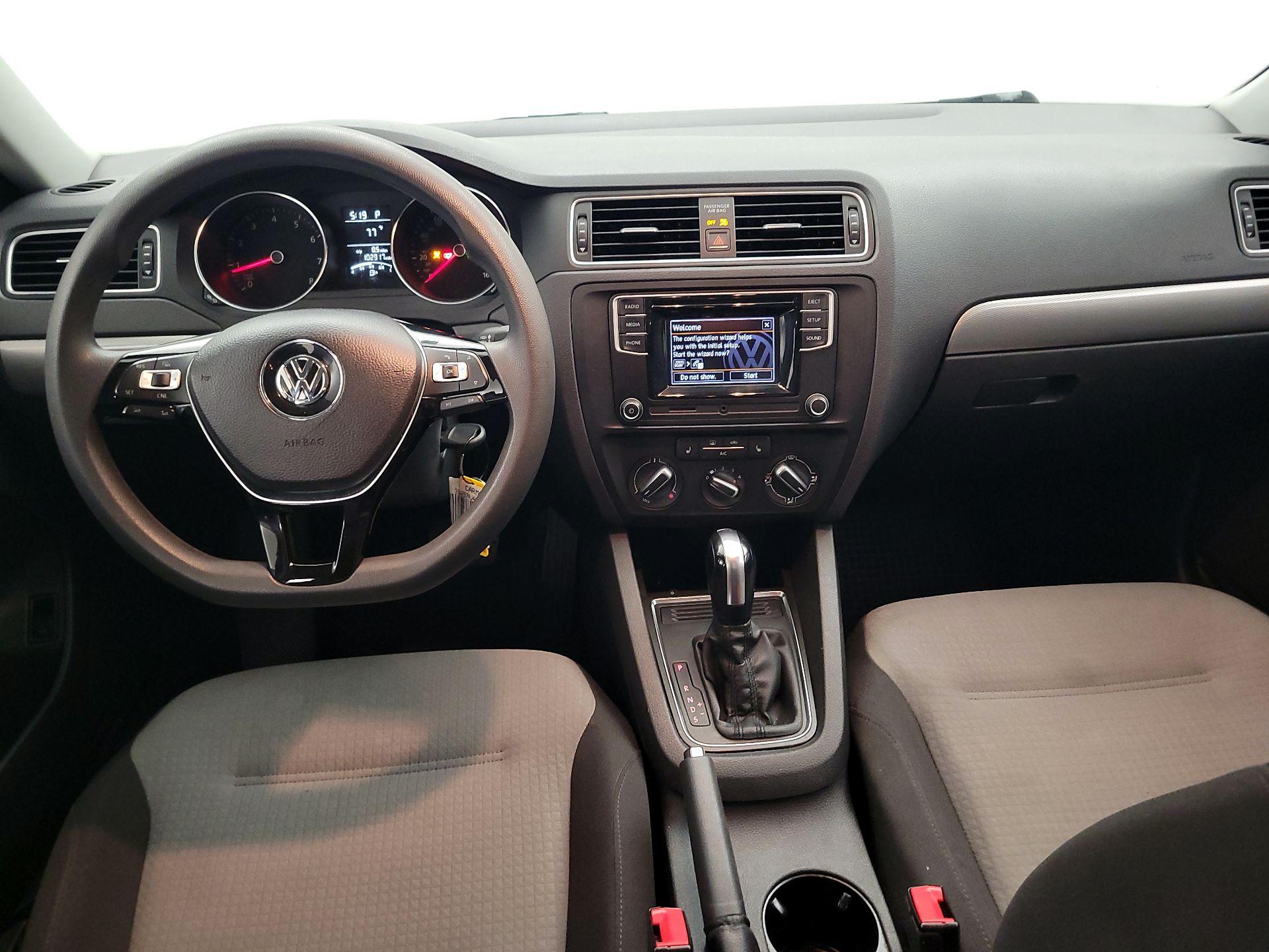 Thumbnail: 2017 Volkswagen Jetta - 9