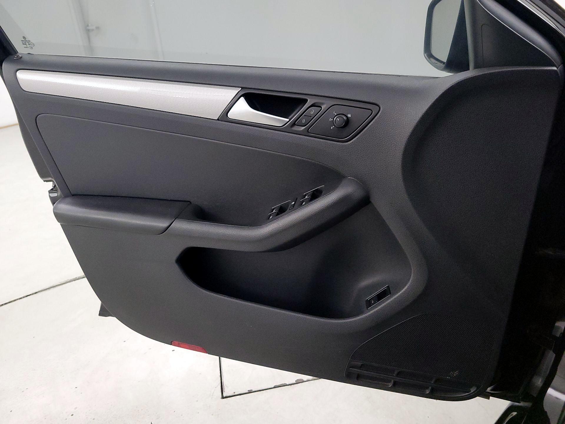 Thumbnail: 2017 Volkswagen Jetta - 12