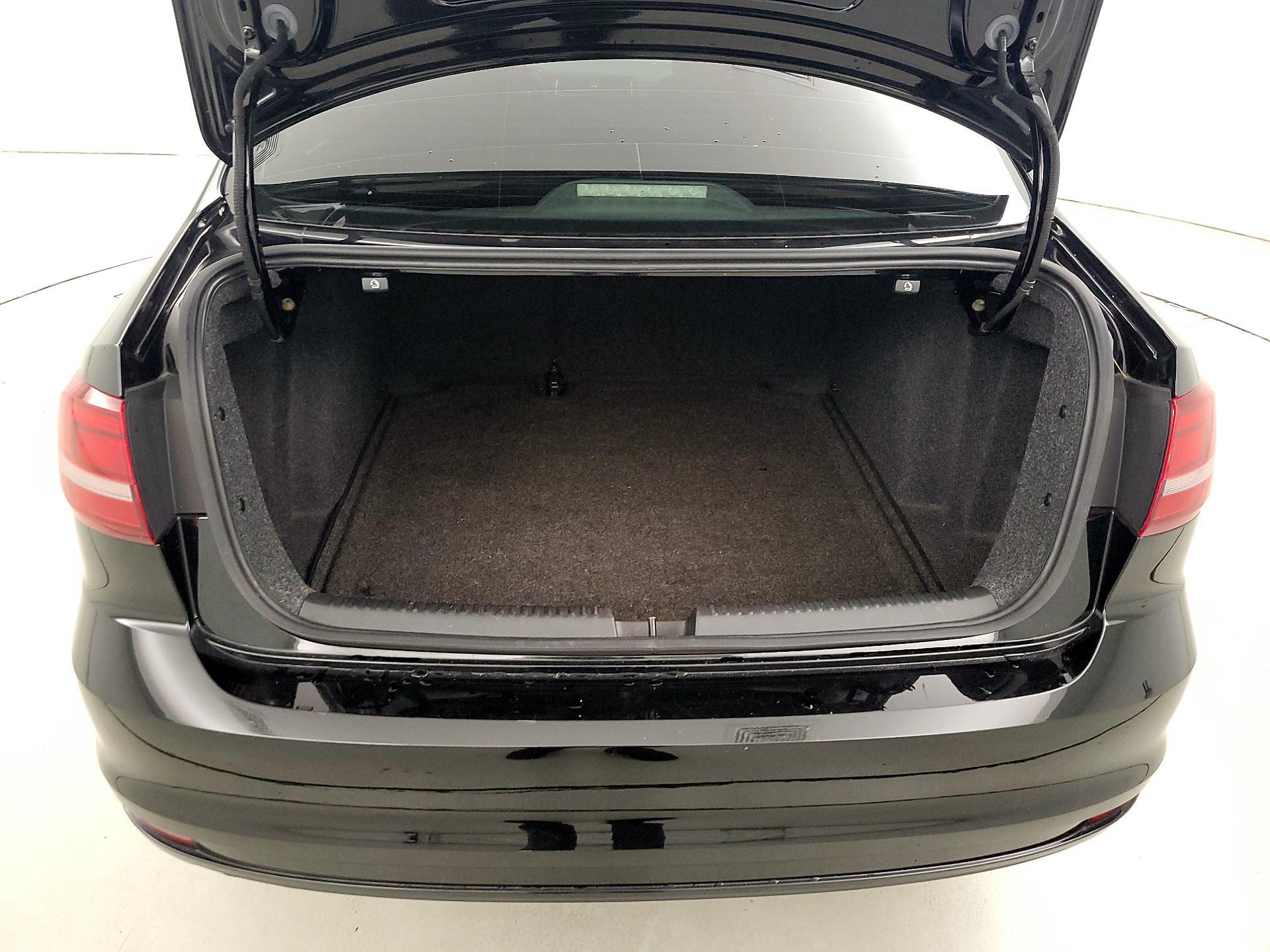 Thumbnail: 2017 Volkswagen Jetta - 20