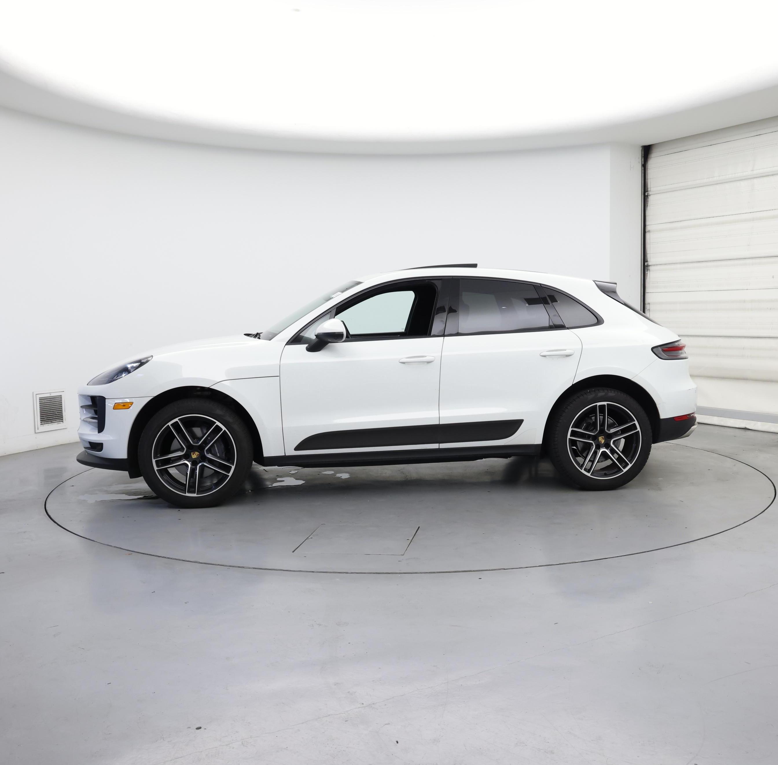 Thumbnail: 2021 Porsche Macan - 3