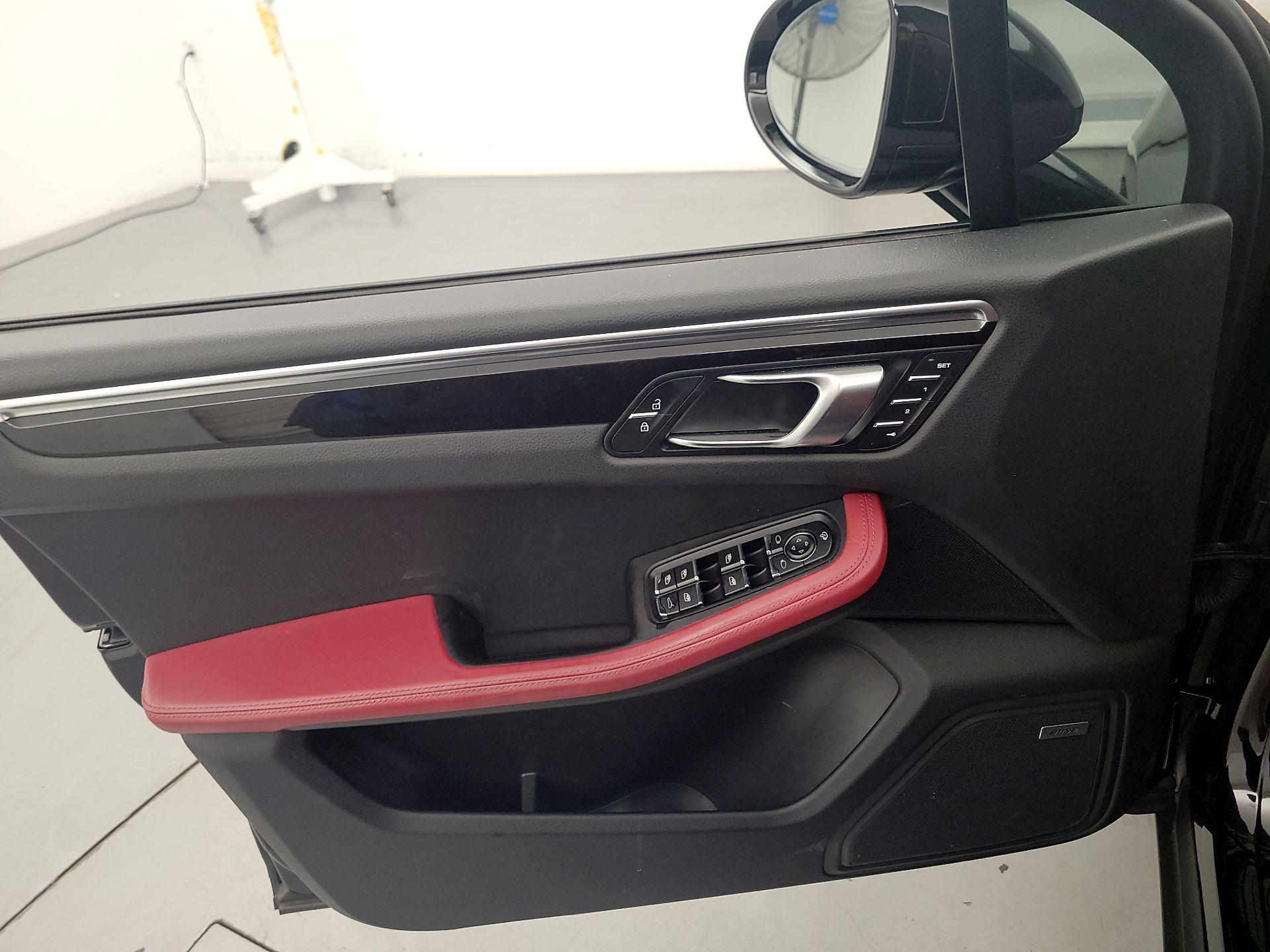 Thumbnail: 2022 Porsche Macan - 12