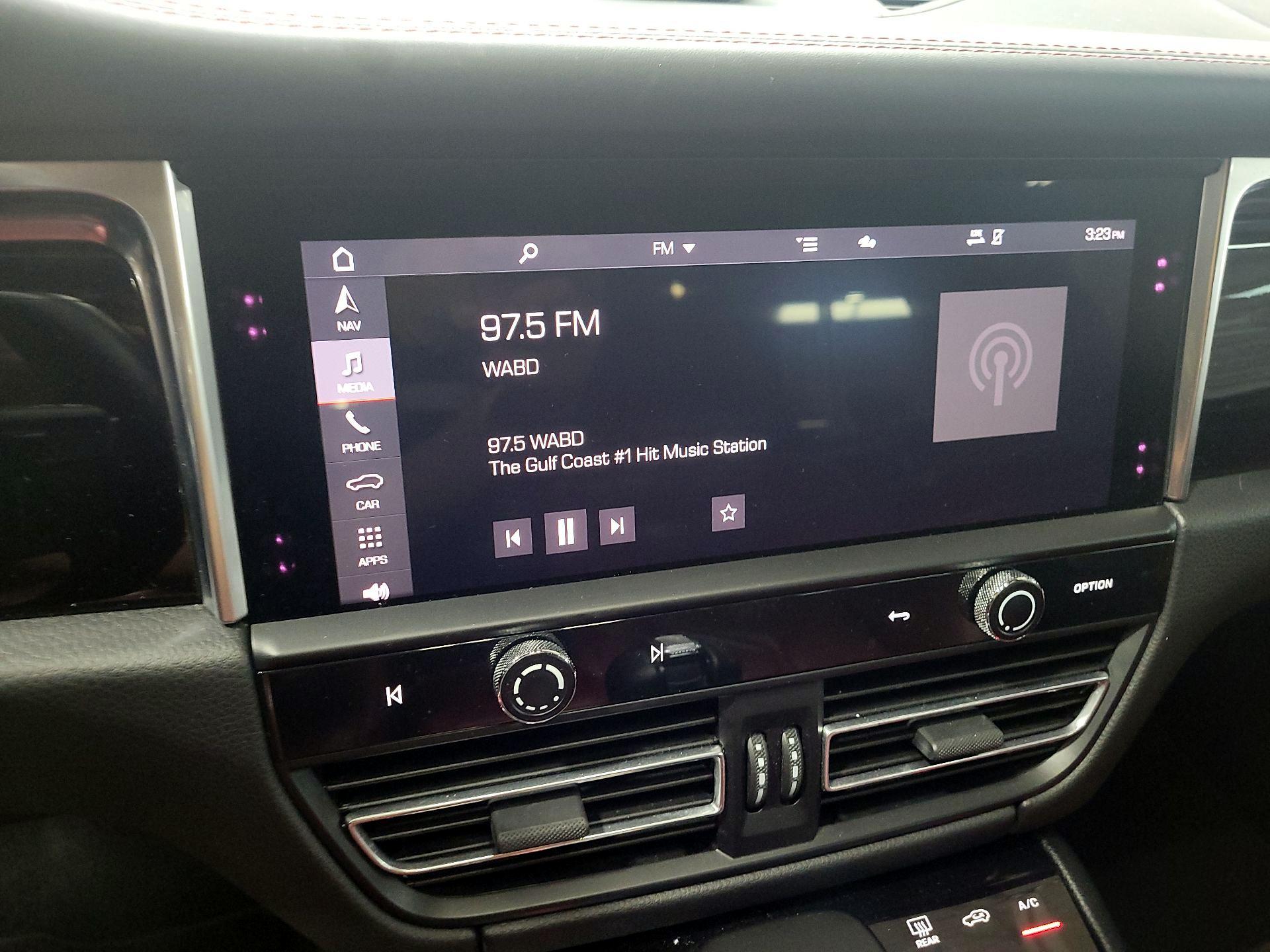 Thumbnail: 2022 Porsche Macan - 14