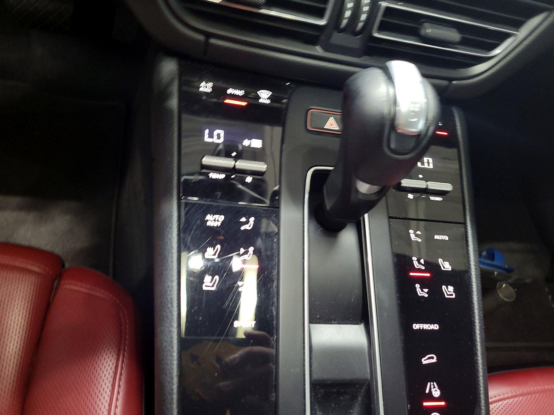 Thumbnail: 2022 Porsche Macan - 16