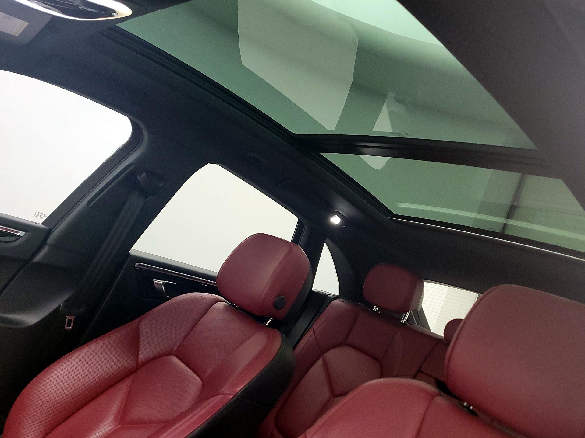 Thumbnail: 2022 Porsche Macan - 18