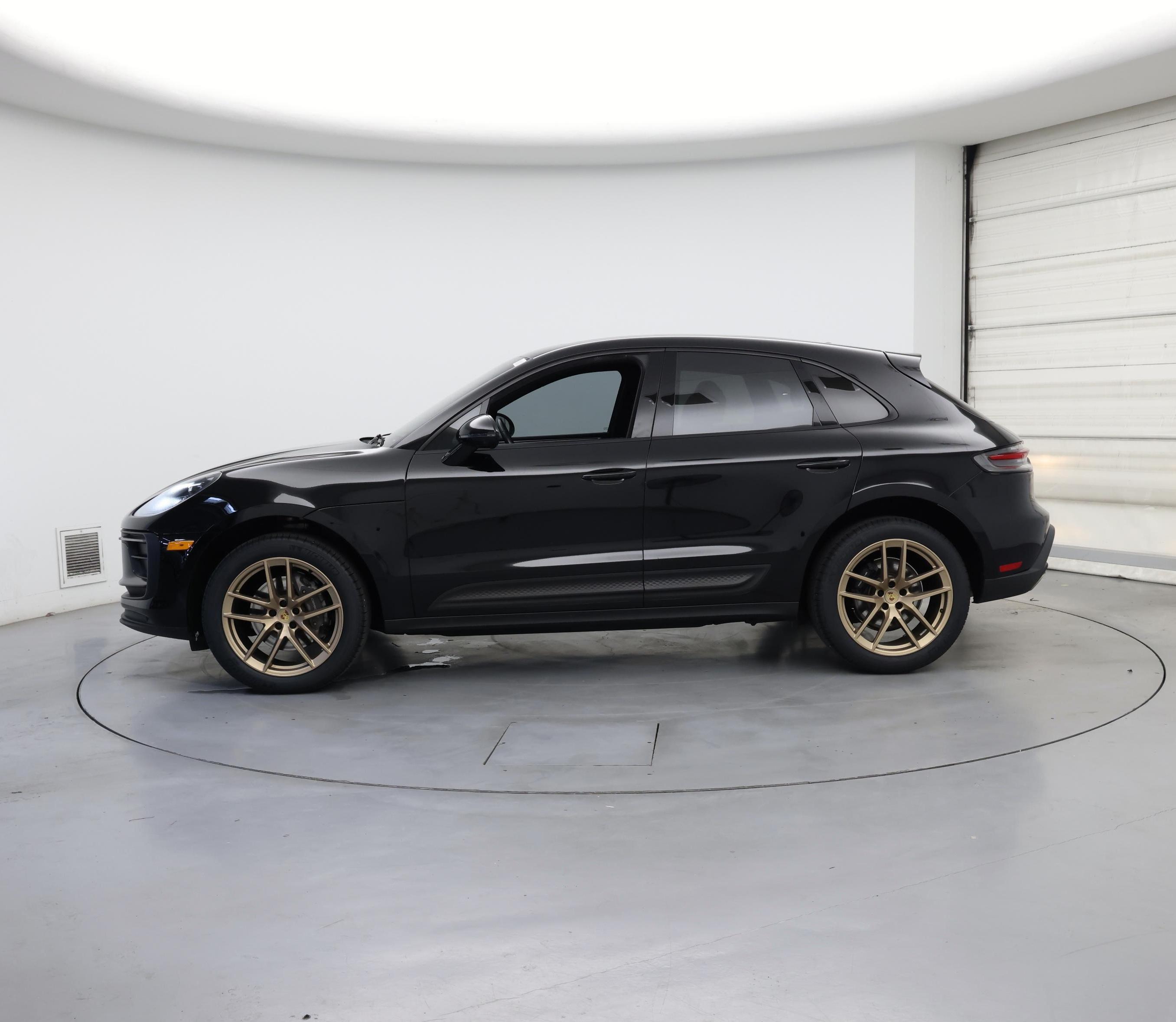 Thumbnail: 2022 Porsche Macan - 3