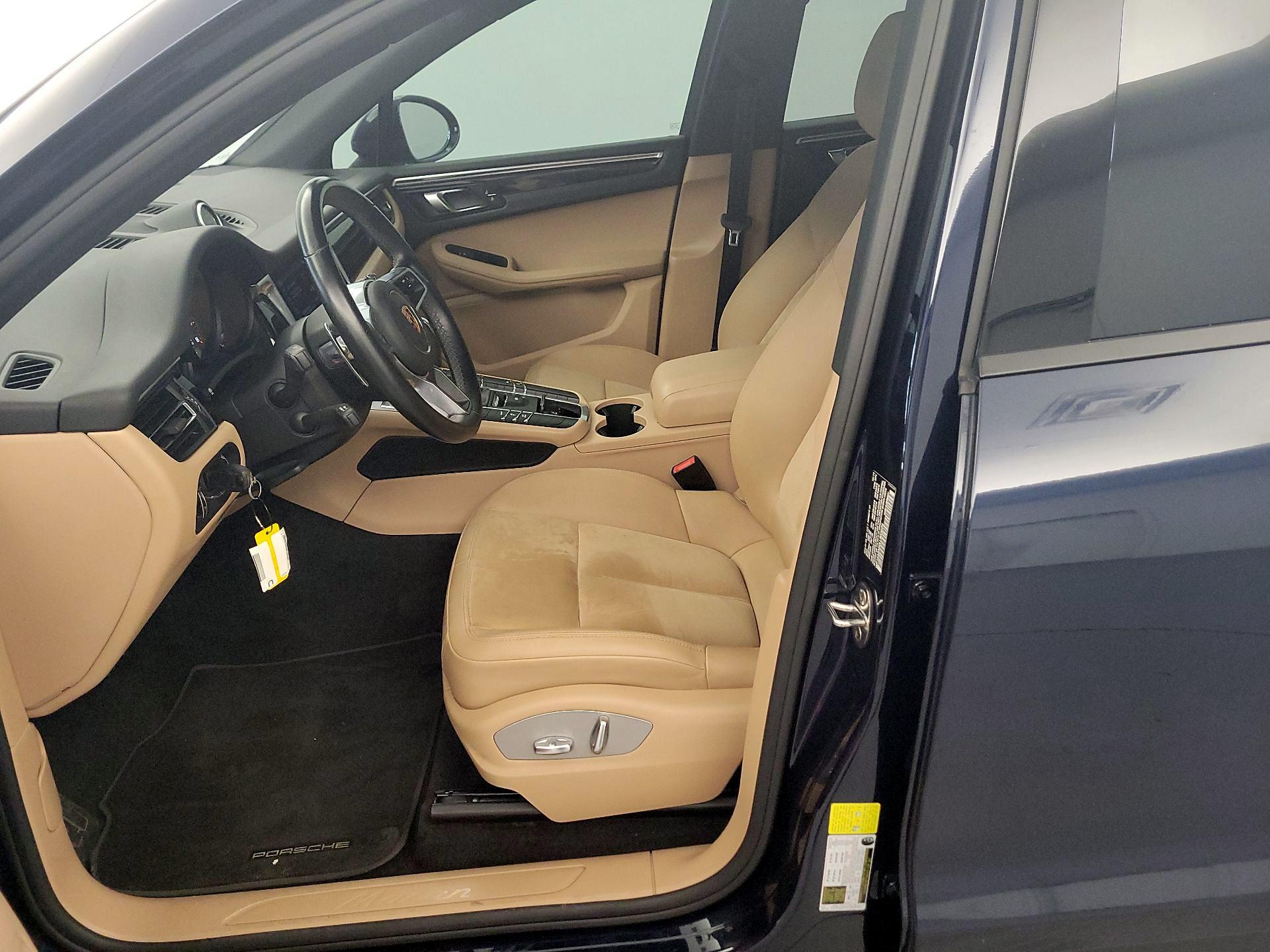 Thumbnail: 2020 Porsche Macan - 11