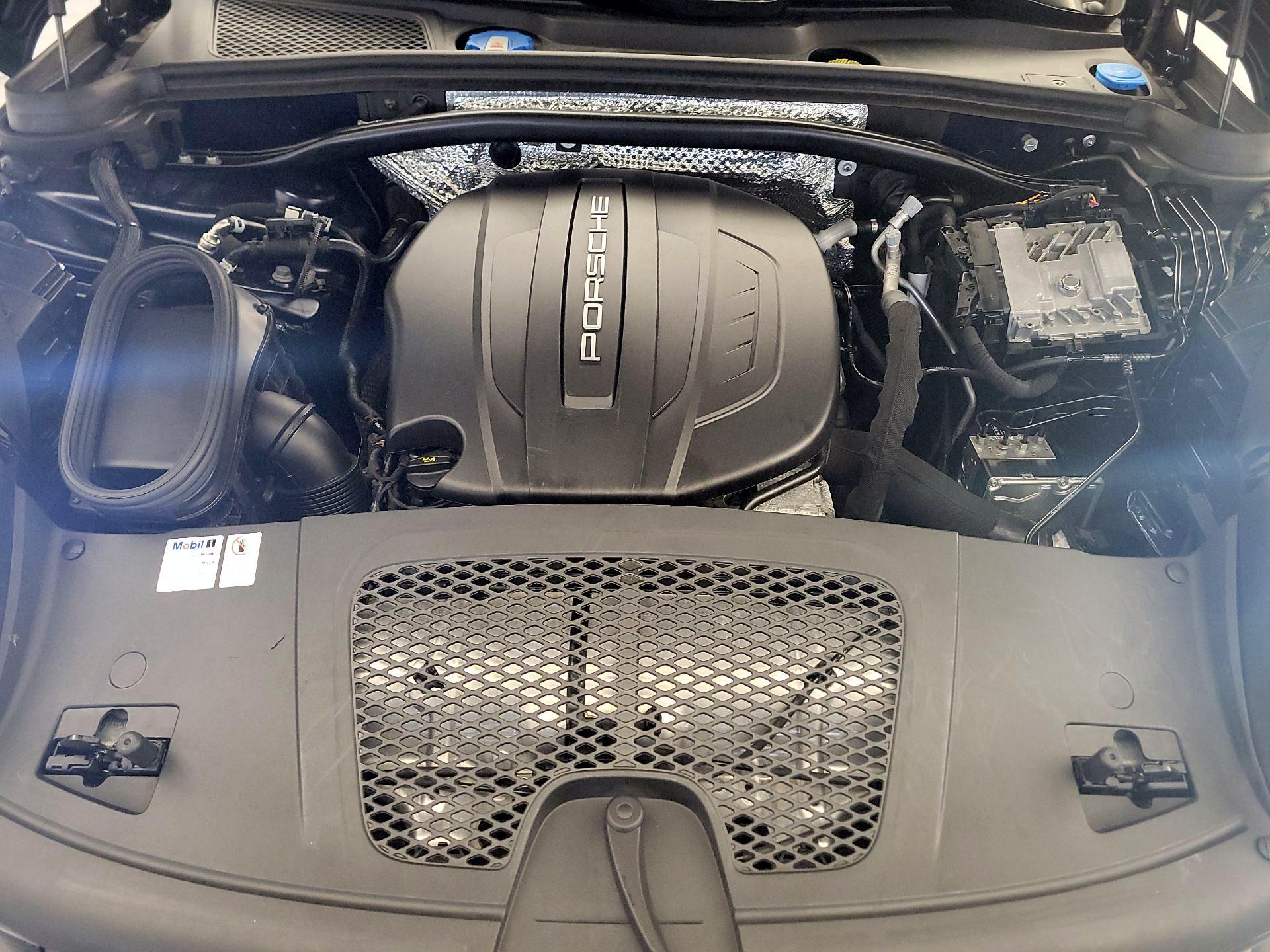 Thumbnail: 2020 Porsche Macan - 17