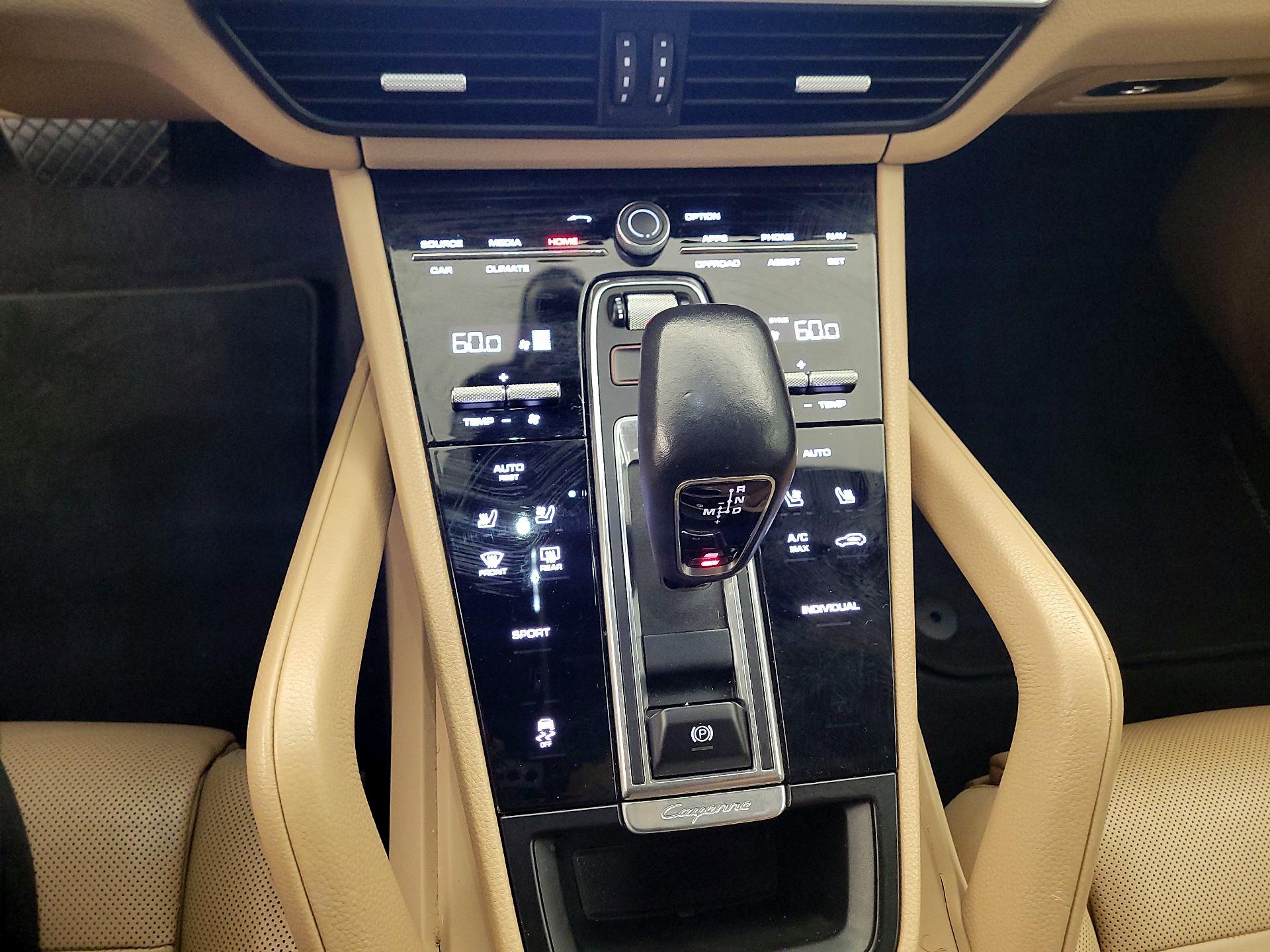 Thumbnail: 2020 Porsche Cayenne - 16